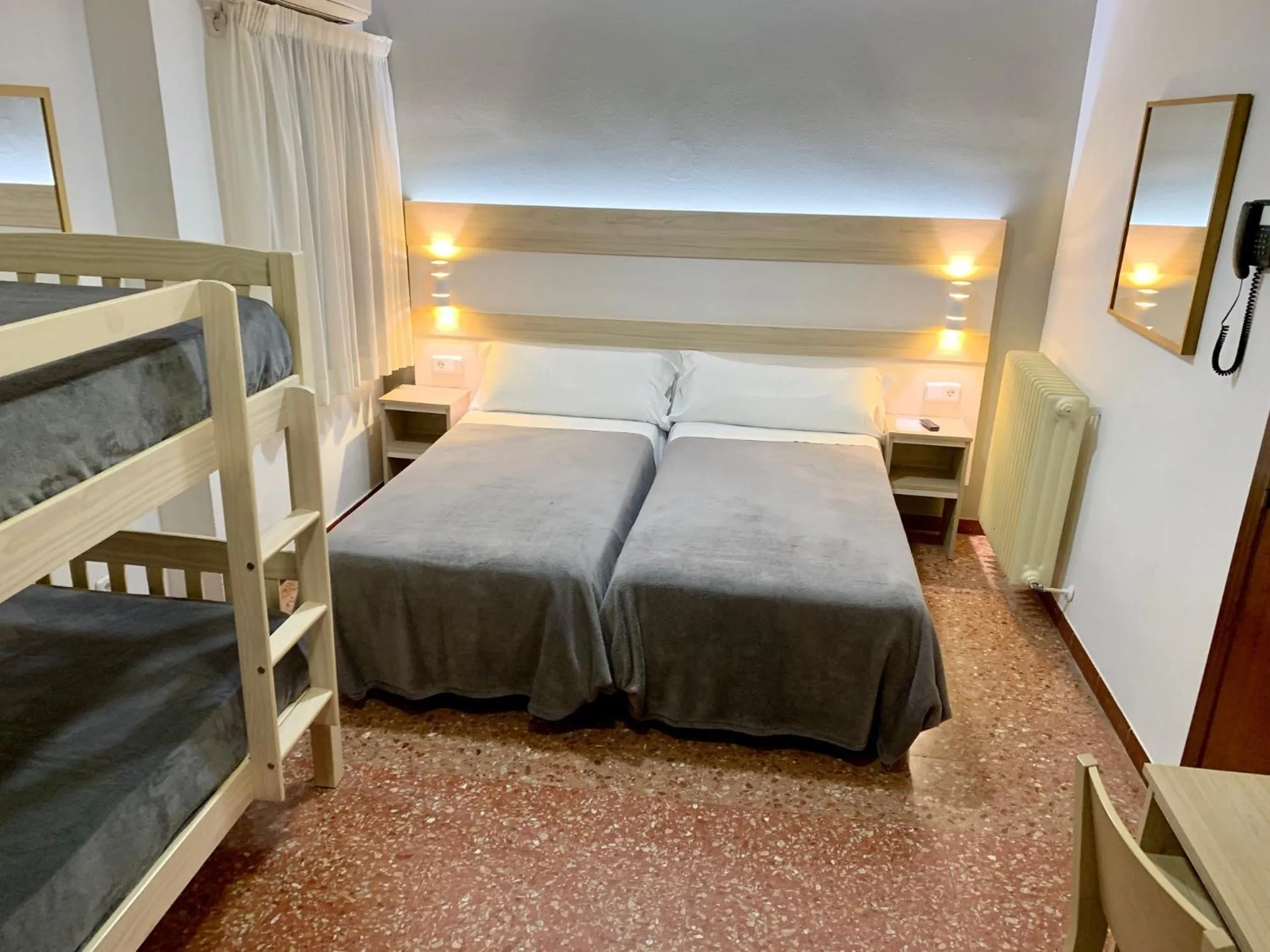 Bed in Hotel Catalunya Express