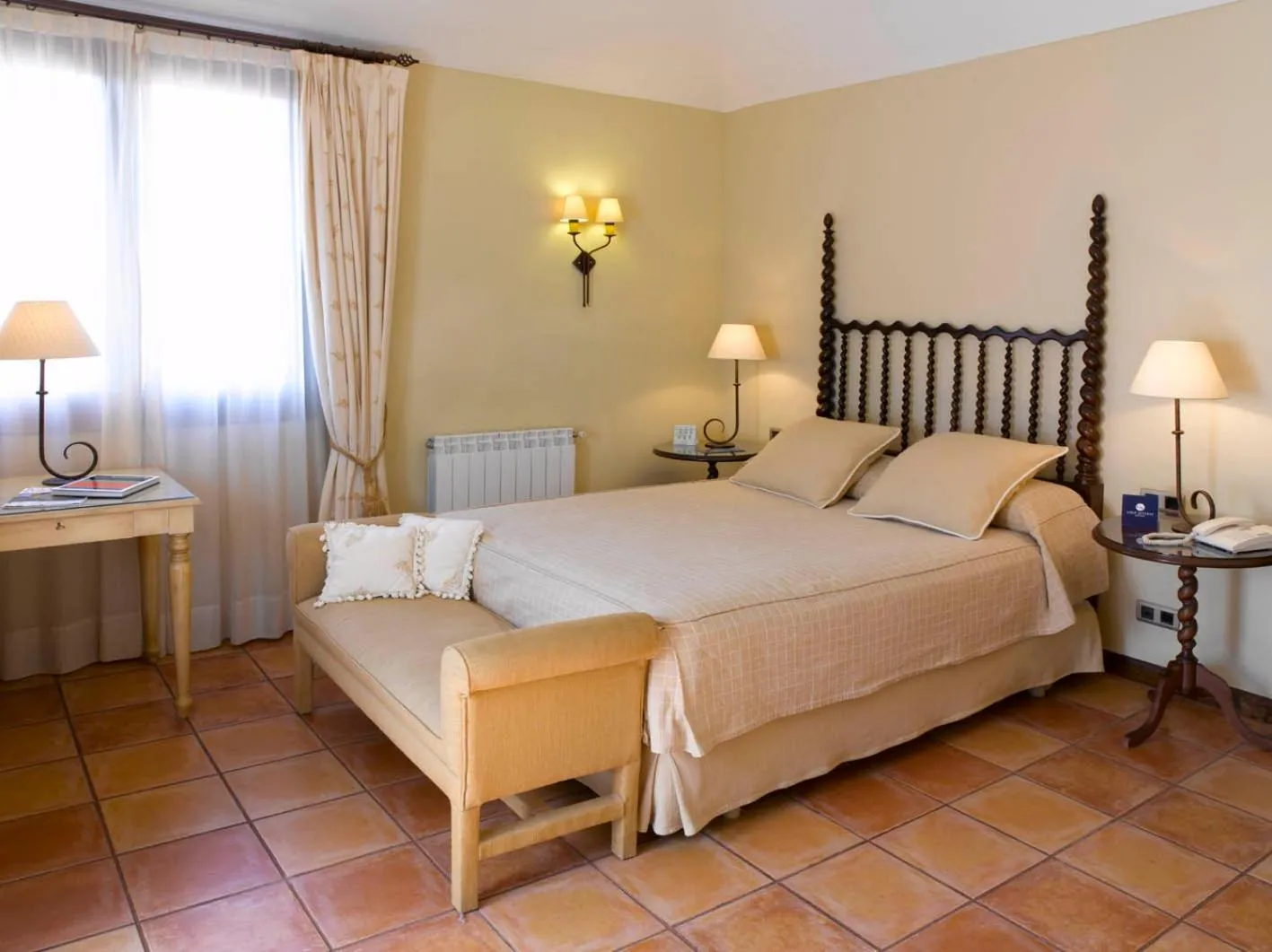 Bedroom, Bed in Gran Hotel Rey Don Jaime