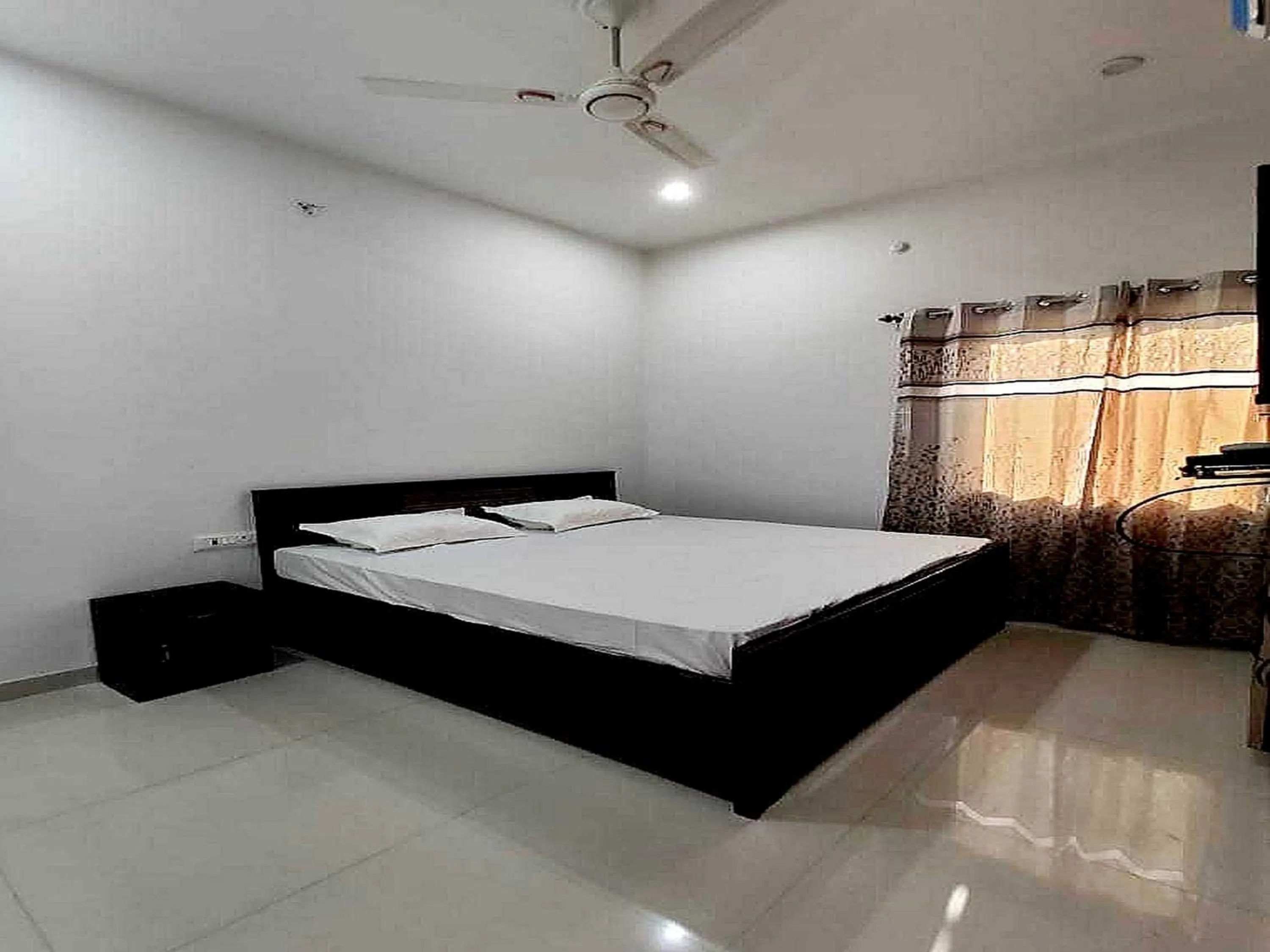 Bedroom in Hotel O S.K.GOLD