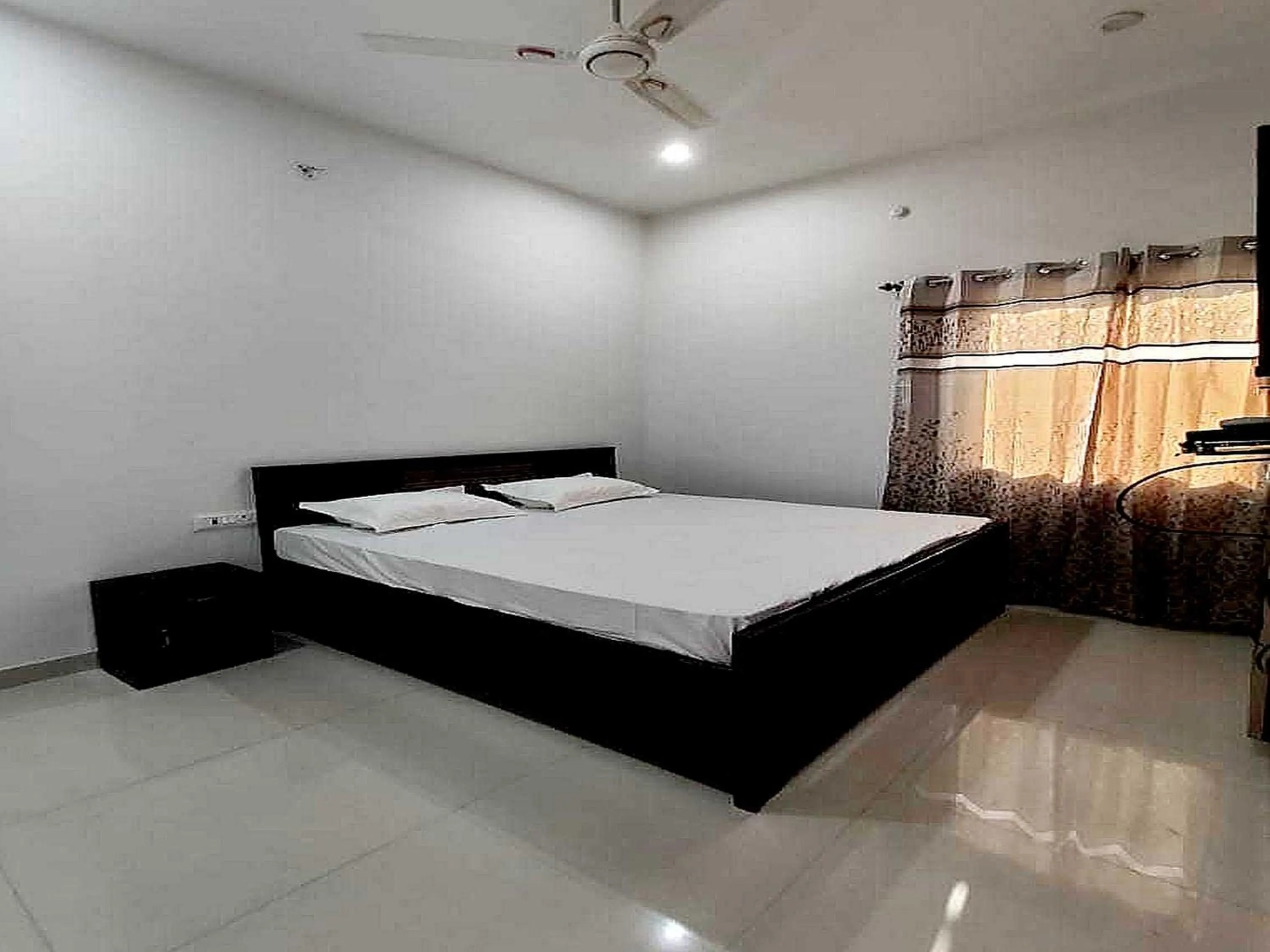 Bedroom in Hotel O S.K.GOLD