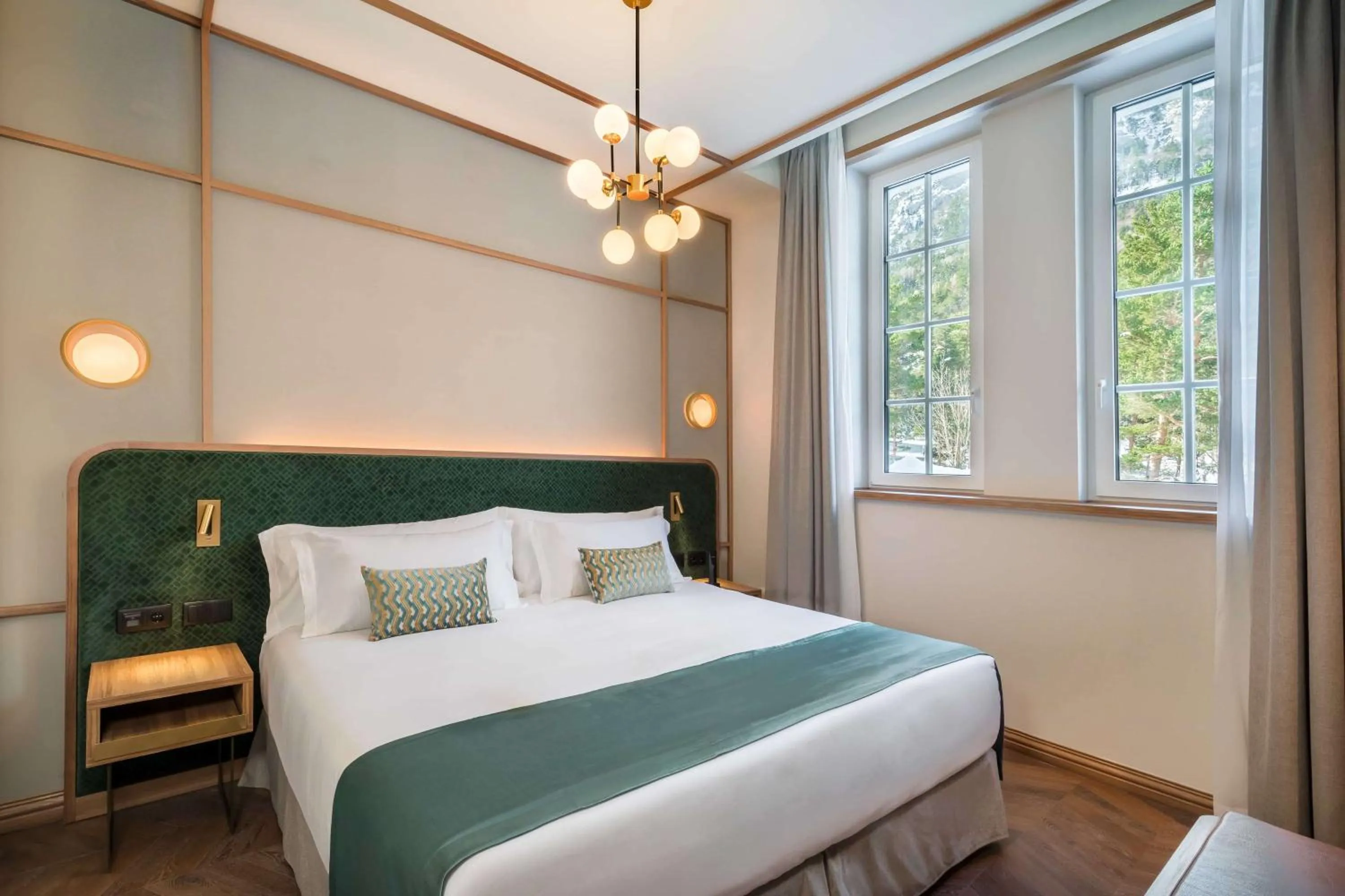 Photo of the whole room, Bed in Canfranc Estación, a Royal Hideaway Hotel - Gran Lujo