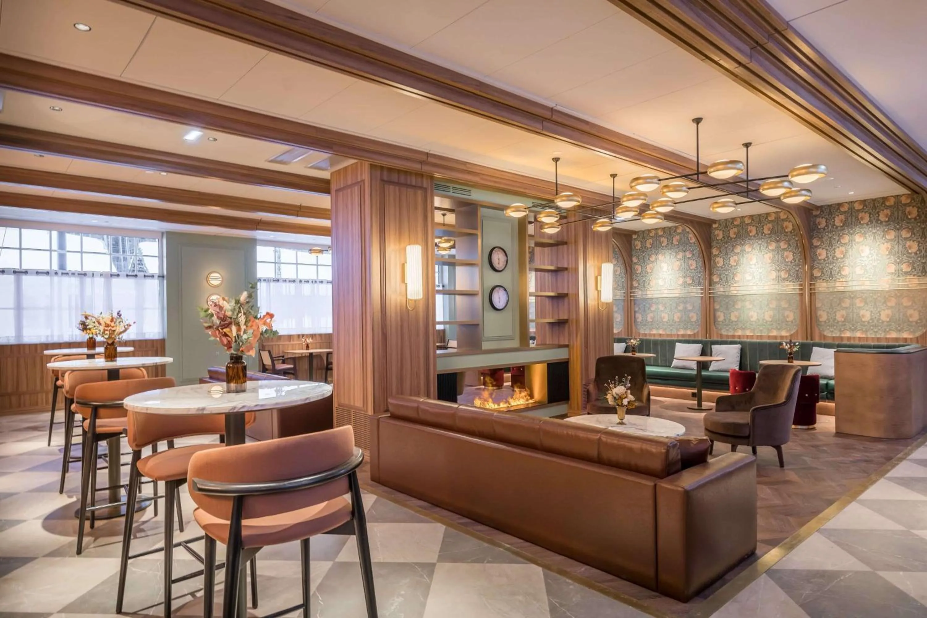 Lounge or bar in Canfranc Estación, a Royal Hideaway Hotel - Gran Lujo