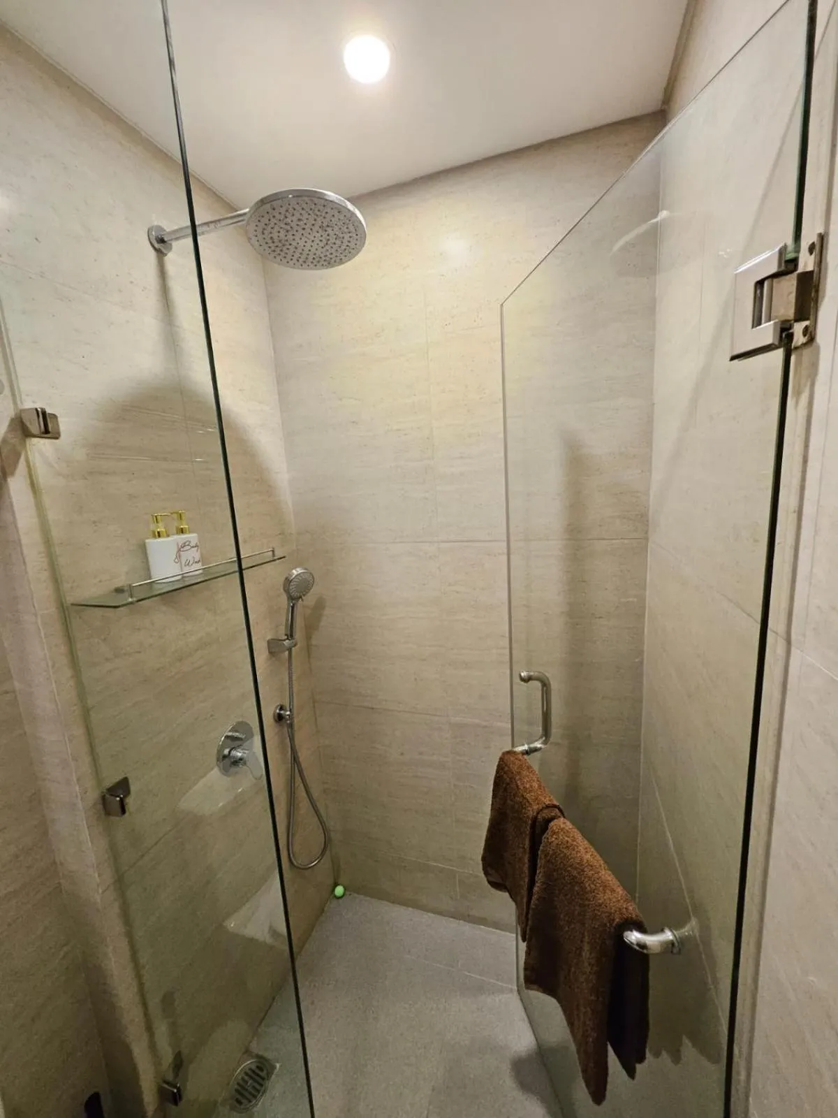 Shower in Gold Coast Apartemen PIK by Dluxx