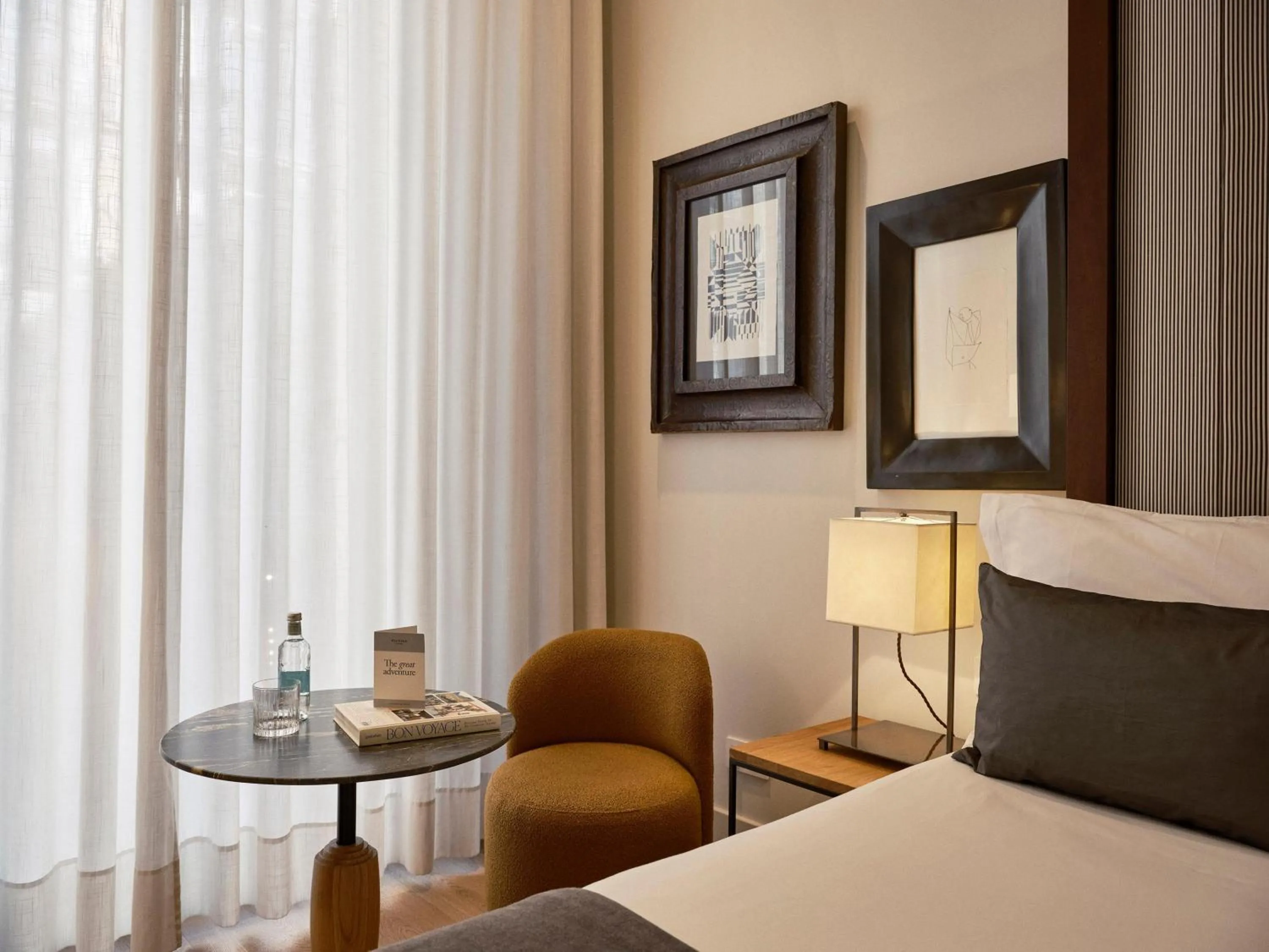 Photo of the whole room, Bed in Hotel Pulitzer Barcelona