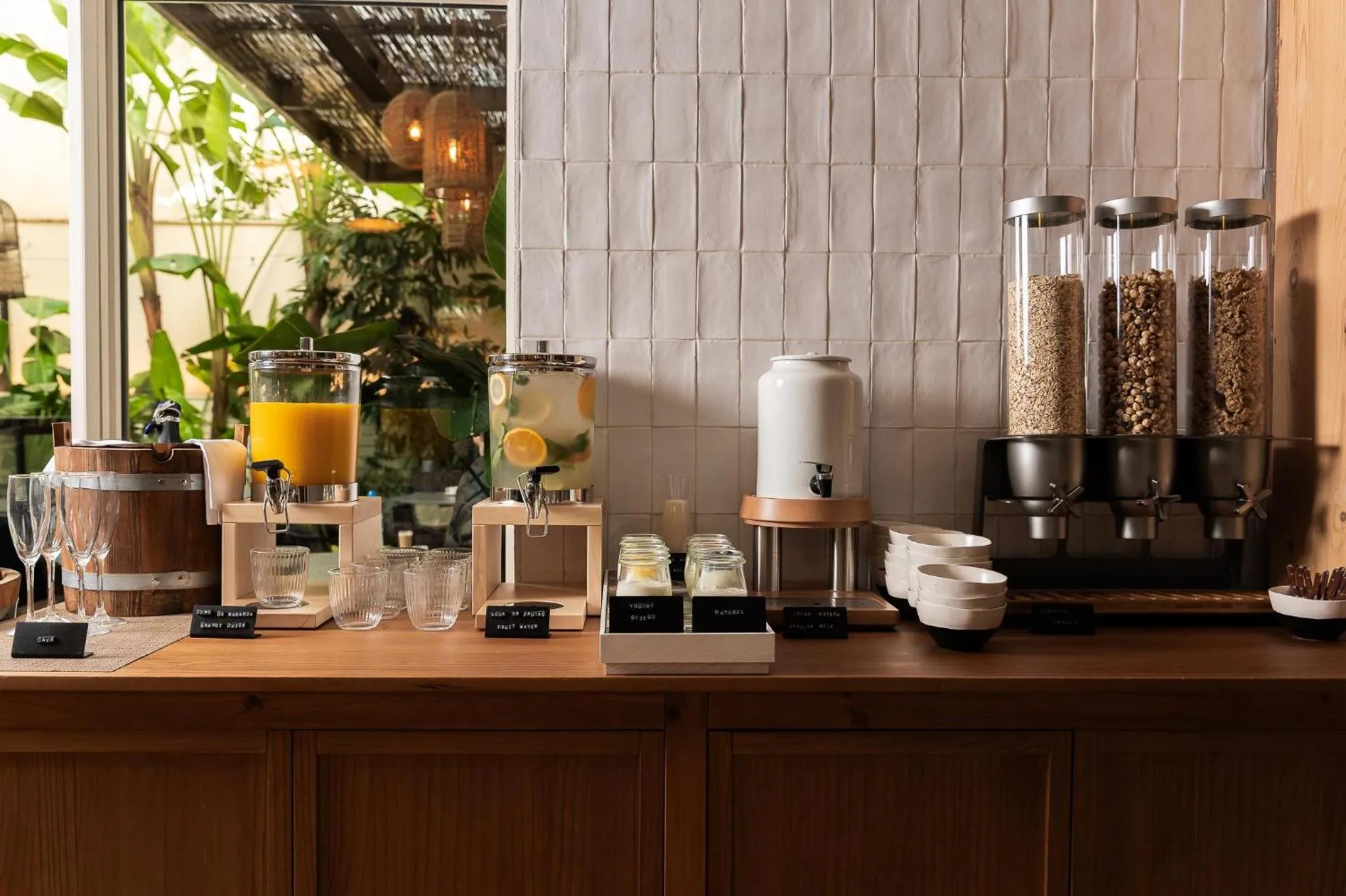 Restaurant/places to eat in Hotel Pulitzer Barcelona