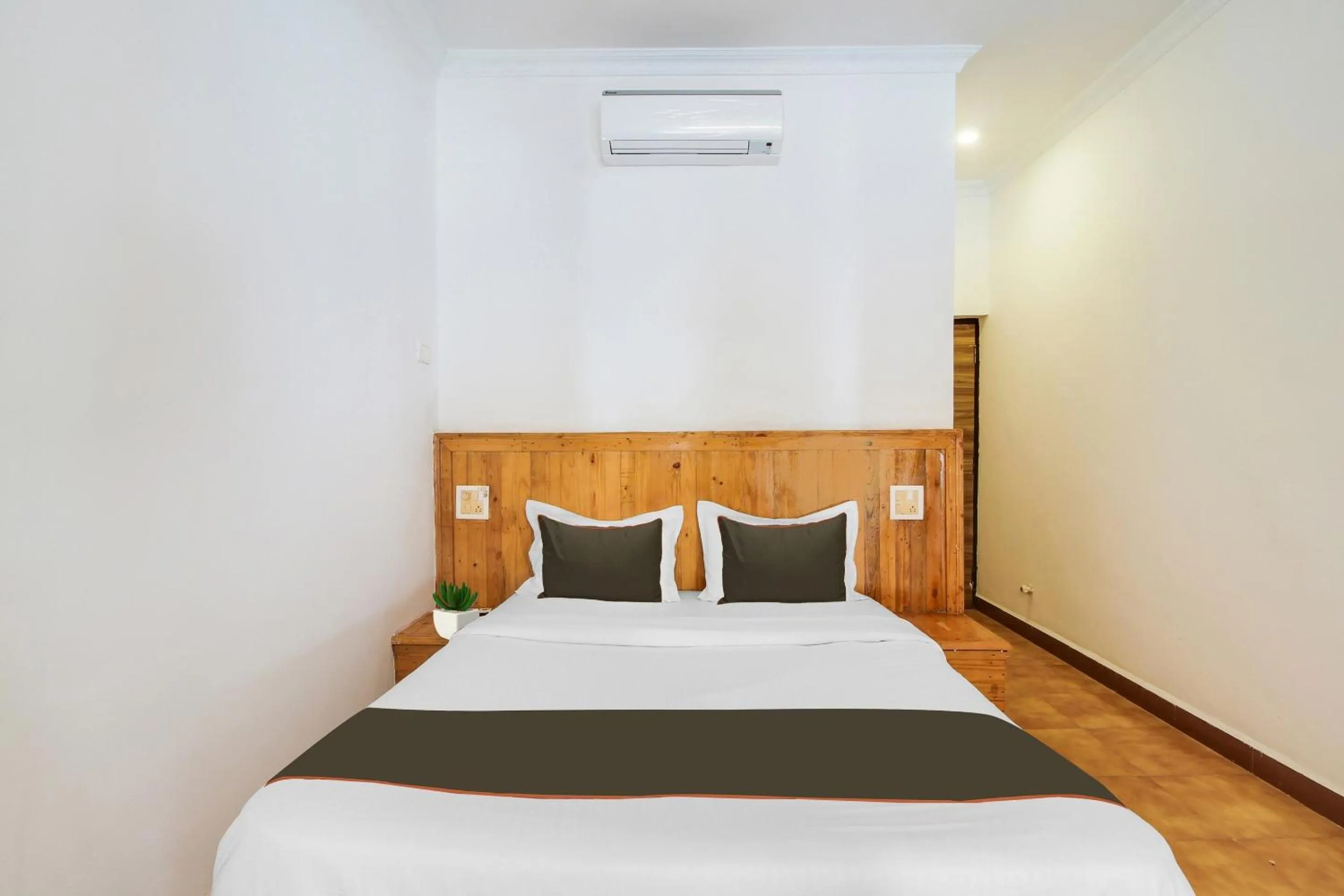 Bedroom, Bed in Collection O Bay