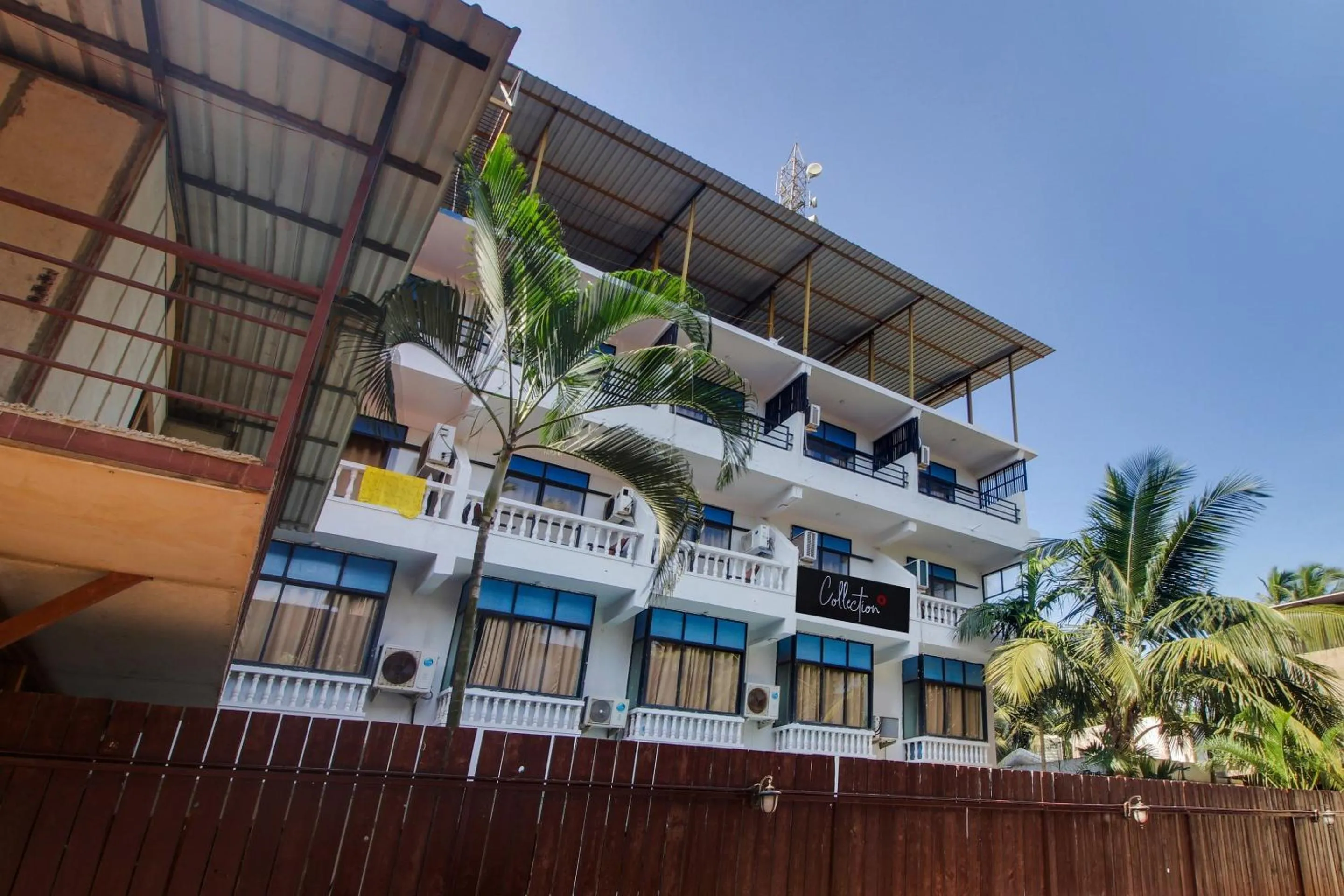 Facade/entrance in Collection O Bay