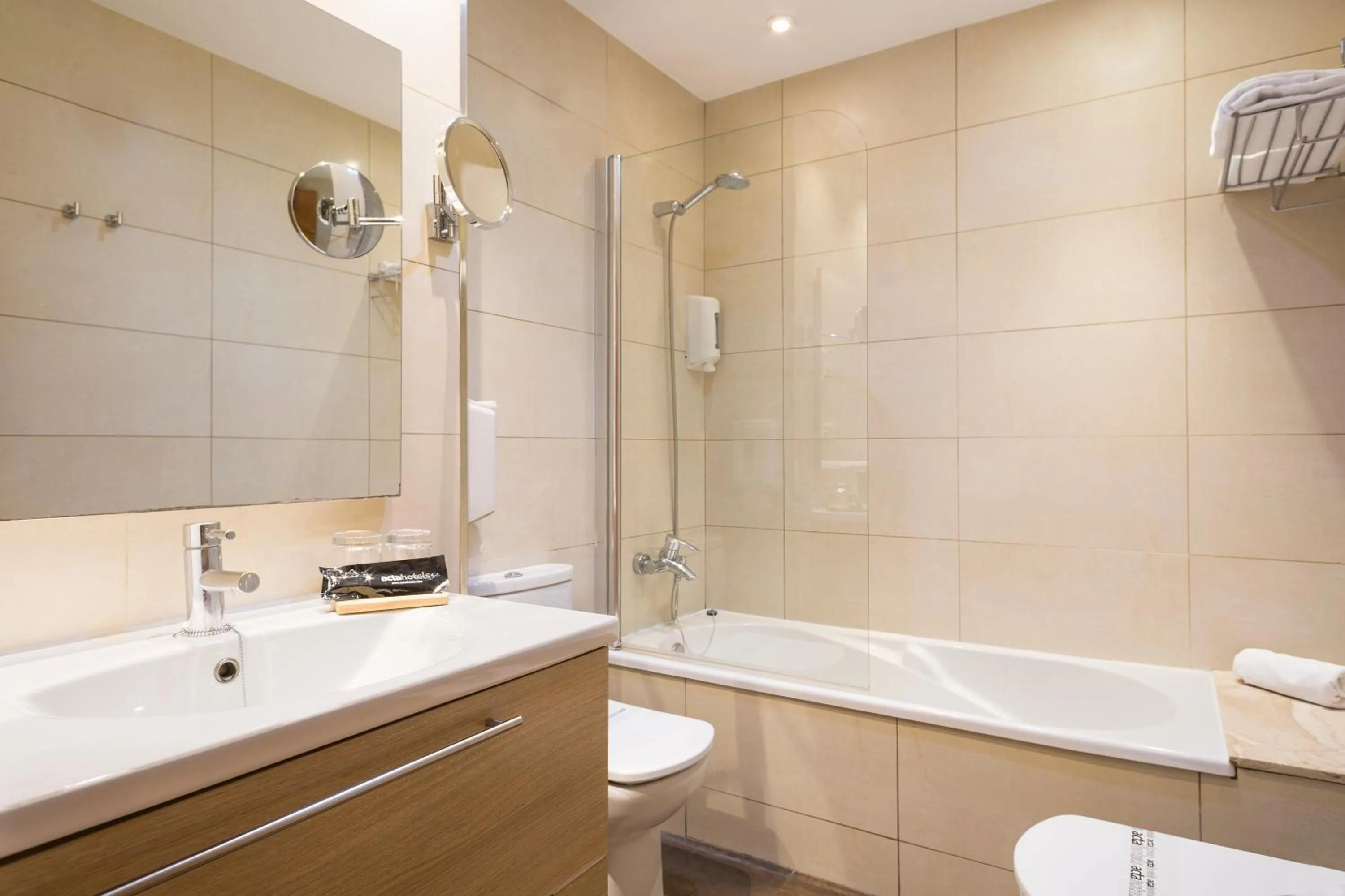 Bathroom in Hotel Acta Azul Barcelona