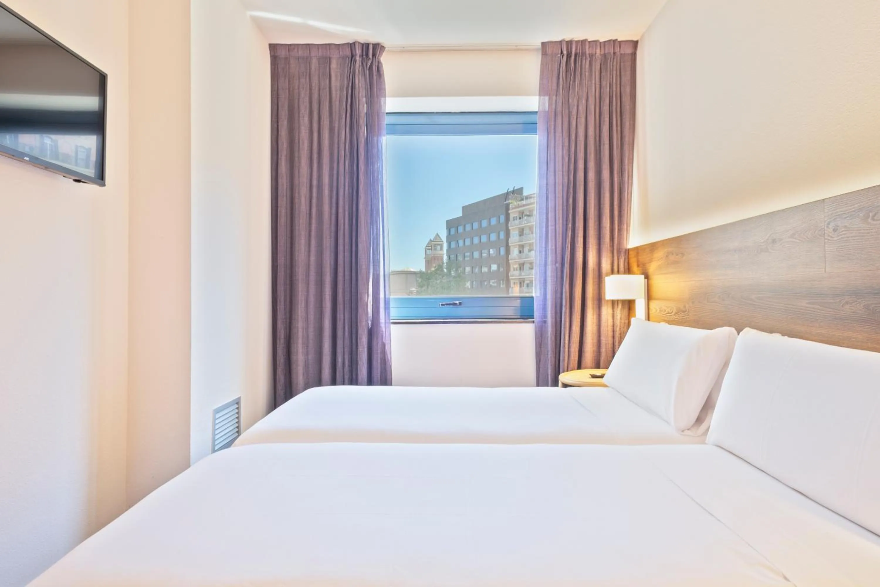 Bedroom, Bed in Hotel Acta Azul Barcelona