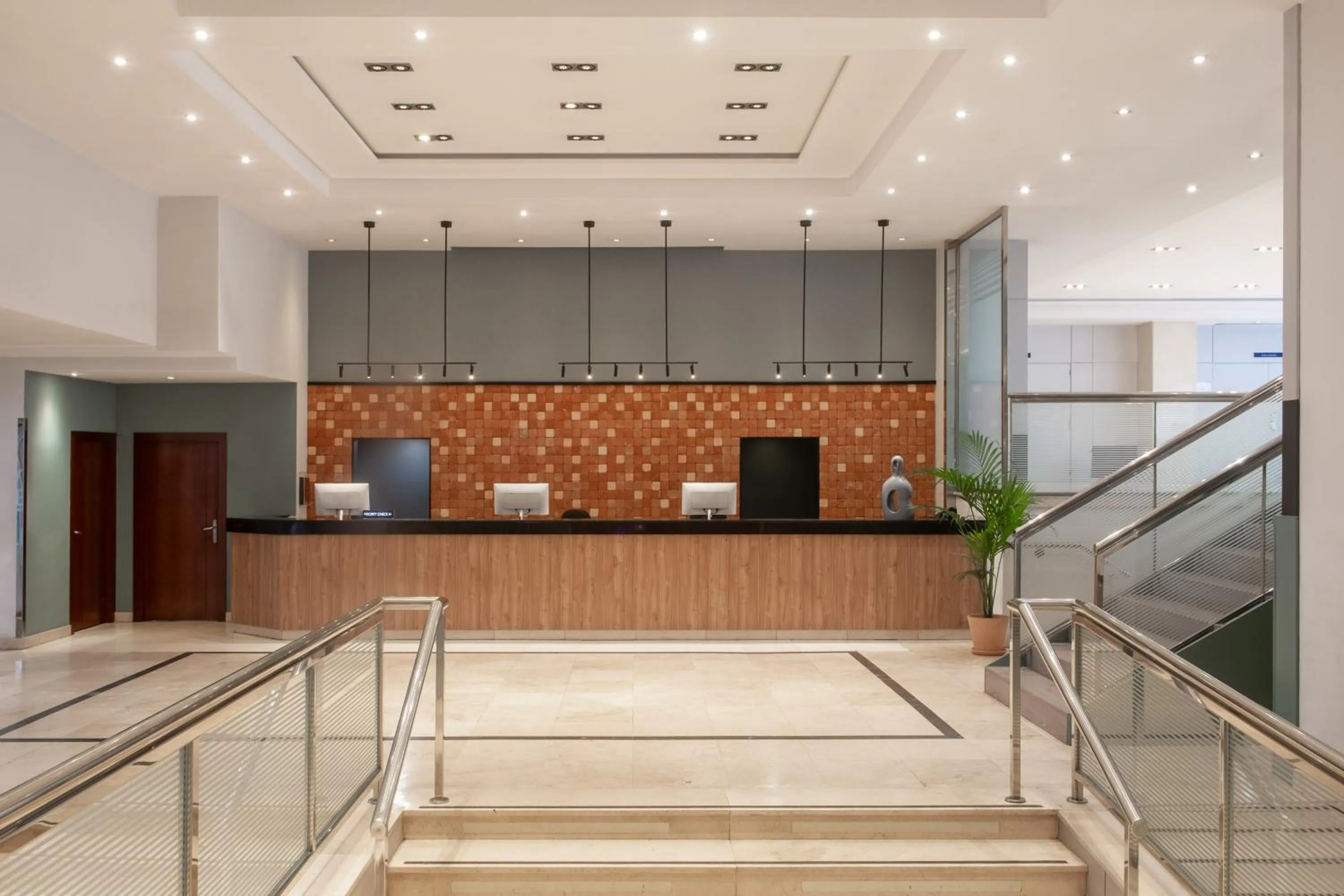 Lobby or reception in Hotel Madrid Alameda Aeropuerto, Affiliated by Meliá