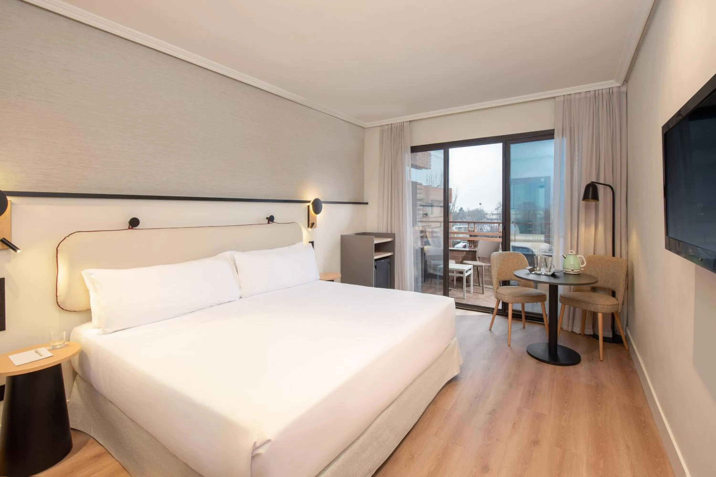 Bed in Hotel Madrid Alameda Aeropuerto, Affiliated by Meliá