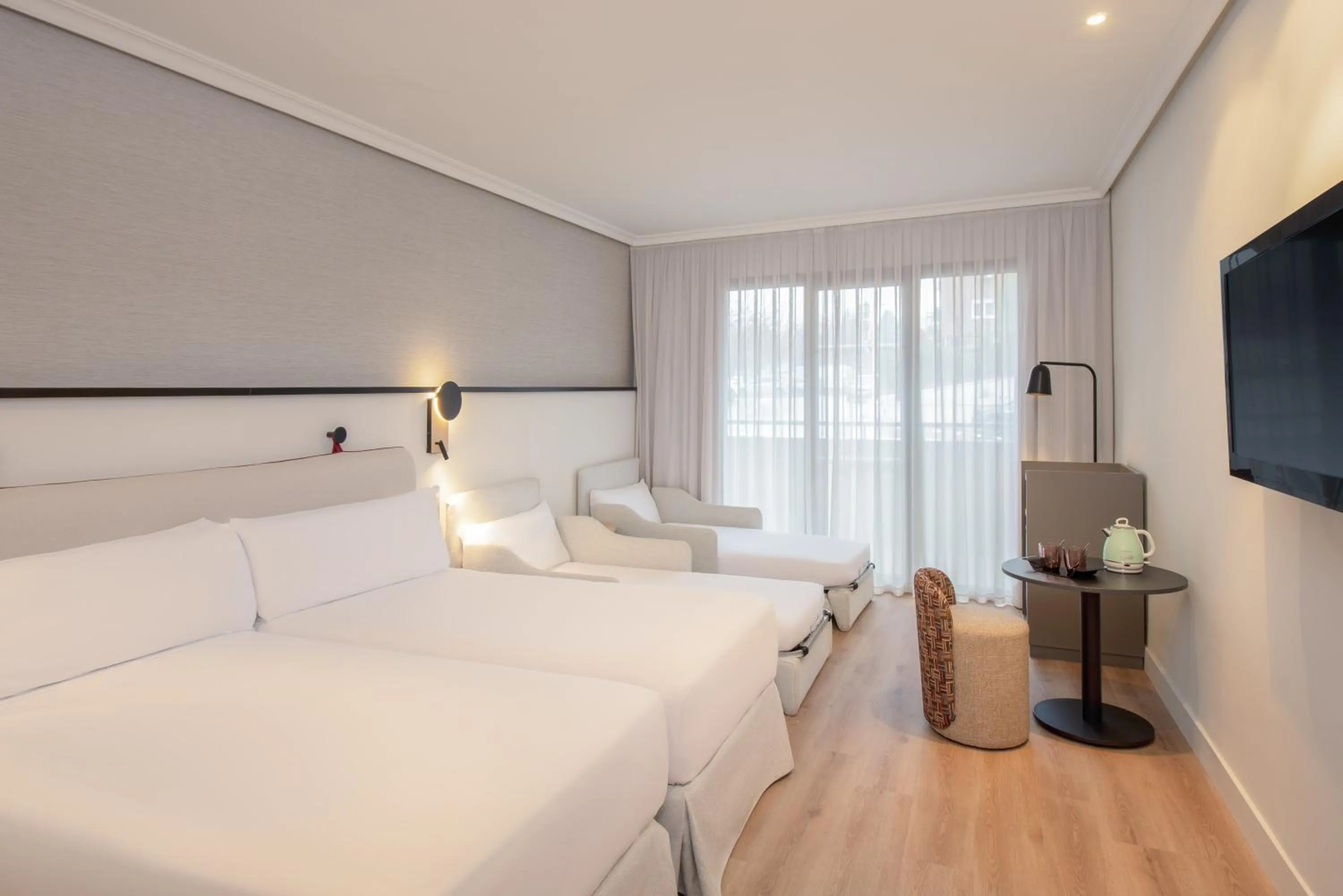 Bed in Hotel Madrid Alameda Aeropuerto, Affiliated by Meliá