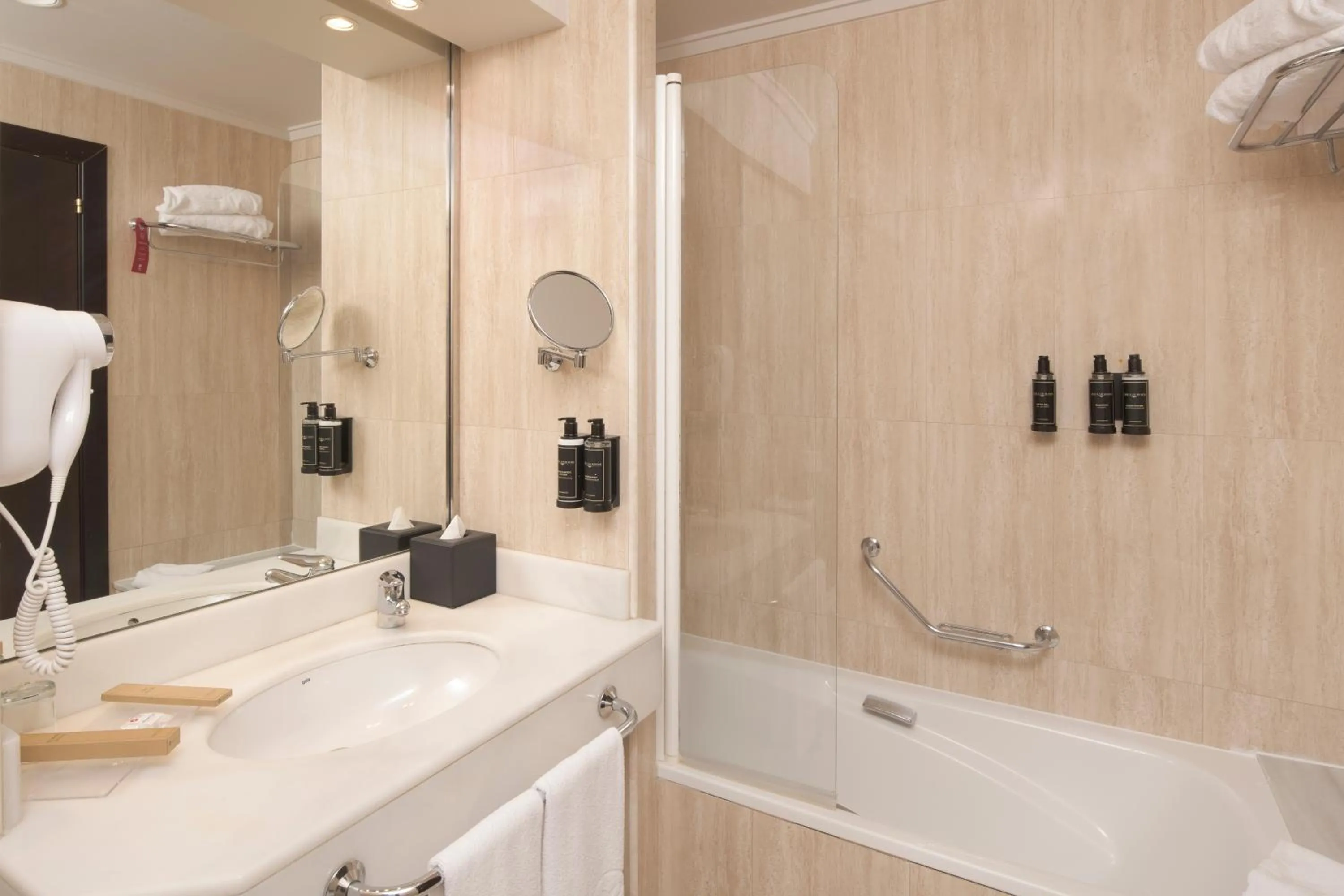 Bathroom in Exe Oviedo Centro