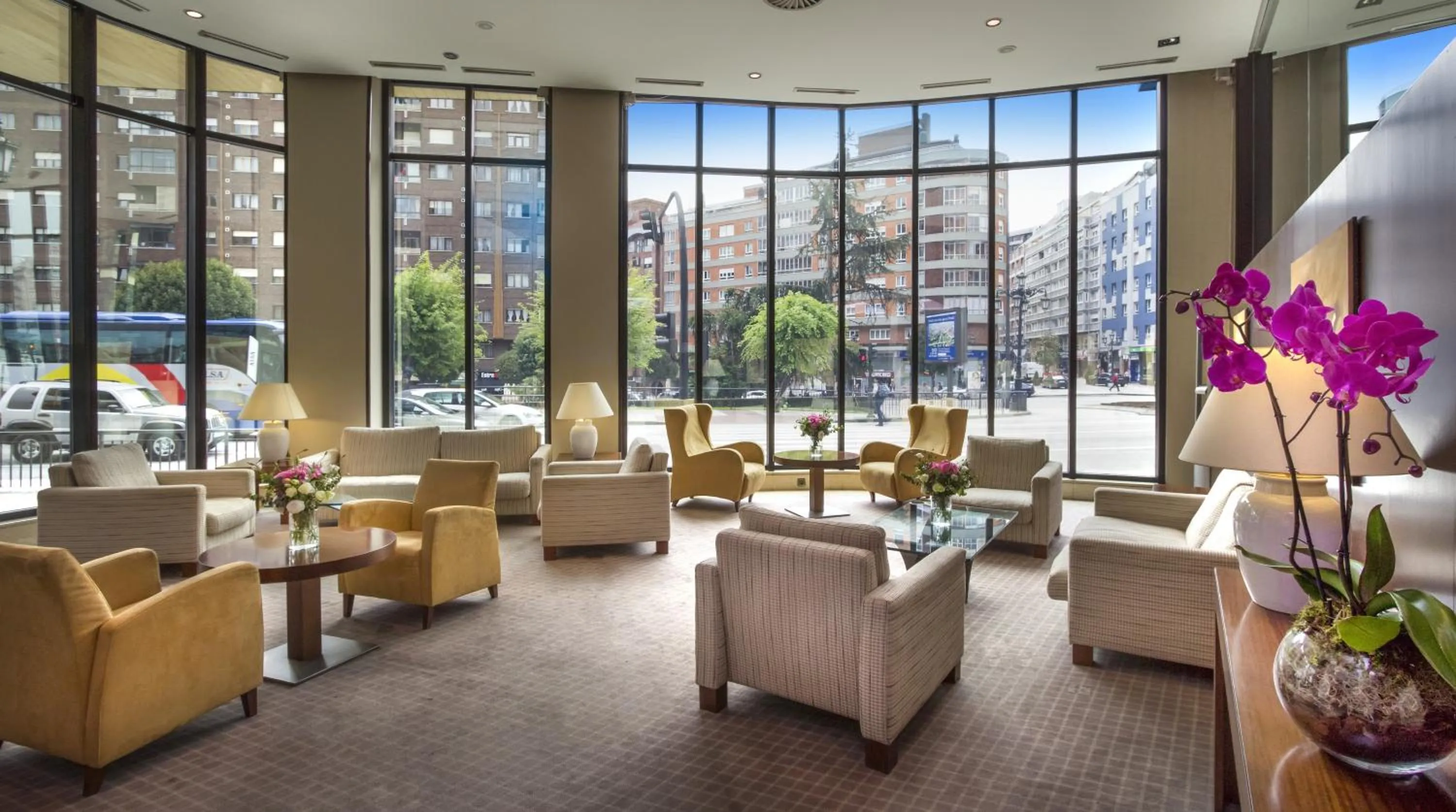 Communal lounge/ TV room in Exe Oviedo Centro