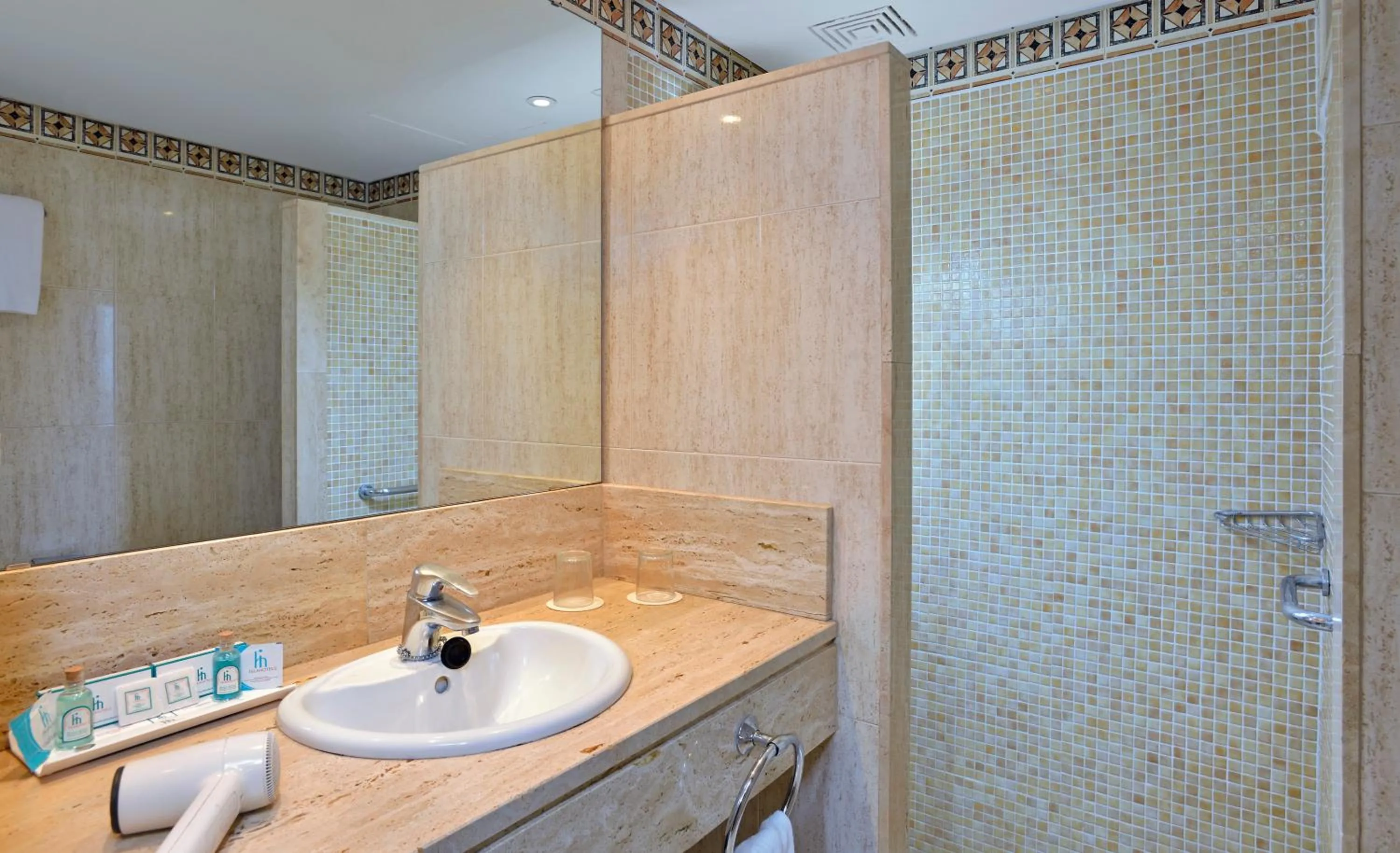 Bathroom in Hotel Hispania