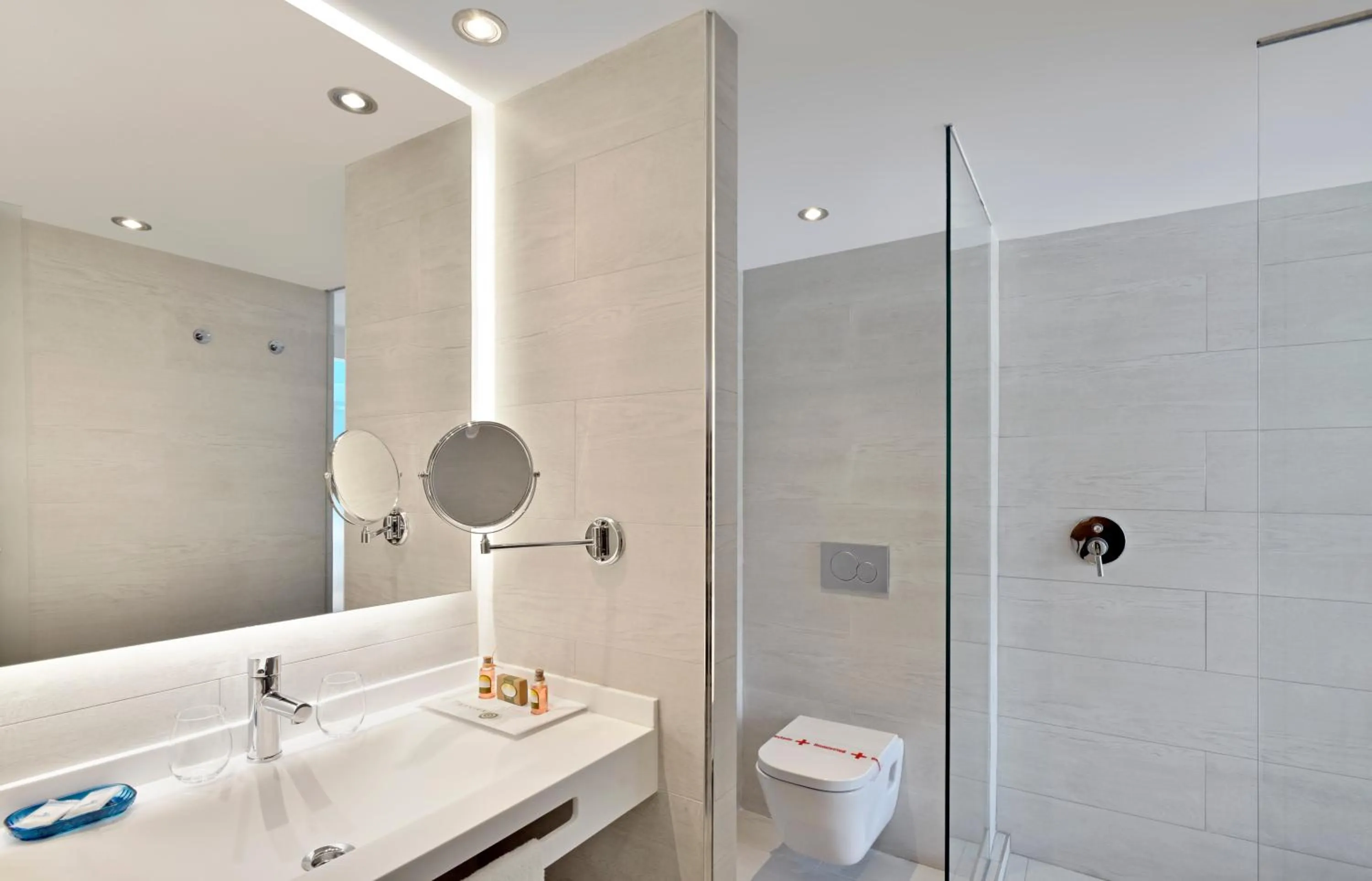 Shower in Hotel Hispania