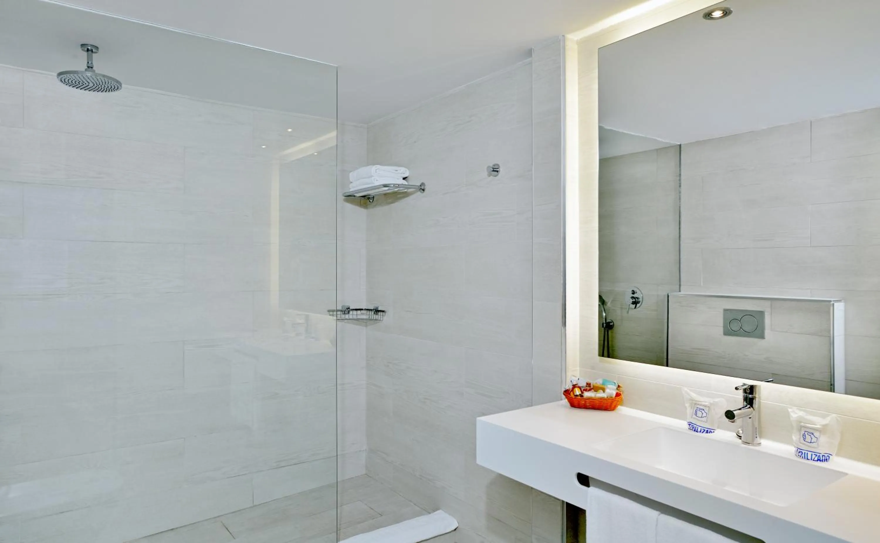 Shower in Hotel Hispania