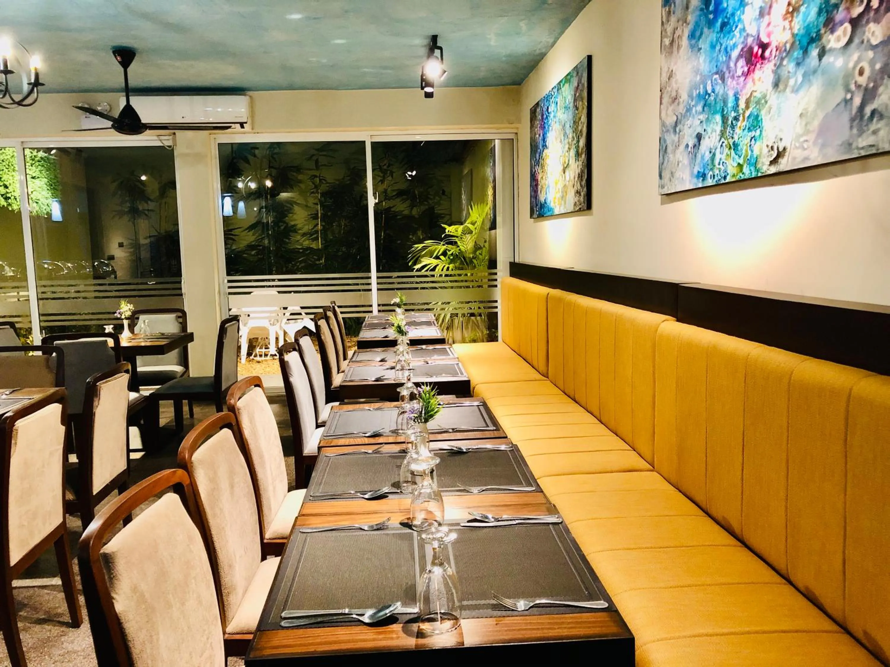 Restaurant/places to eat in Tropic Inn - Mount Lavinia