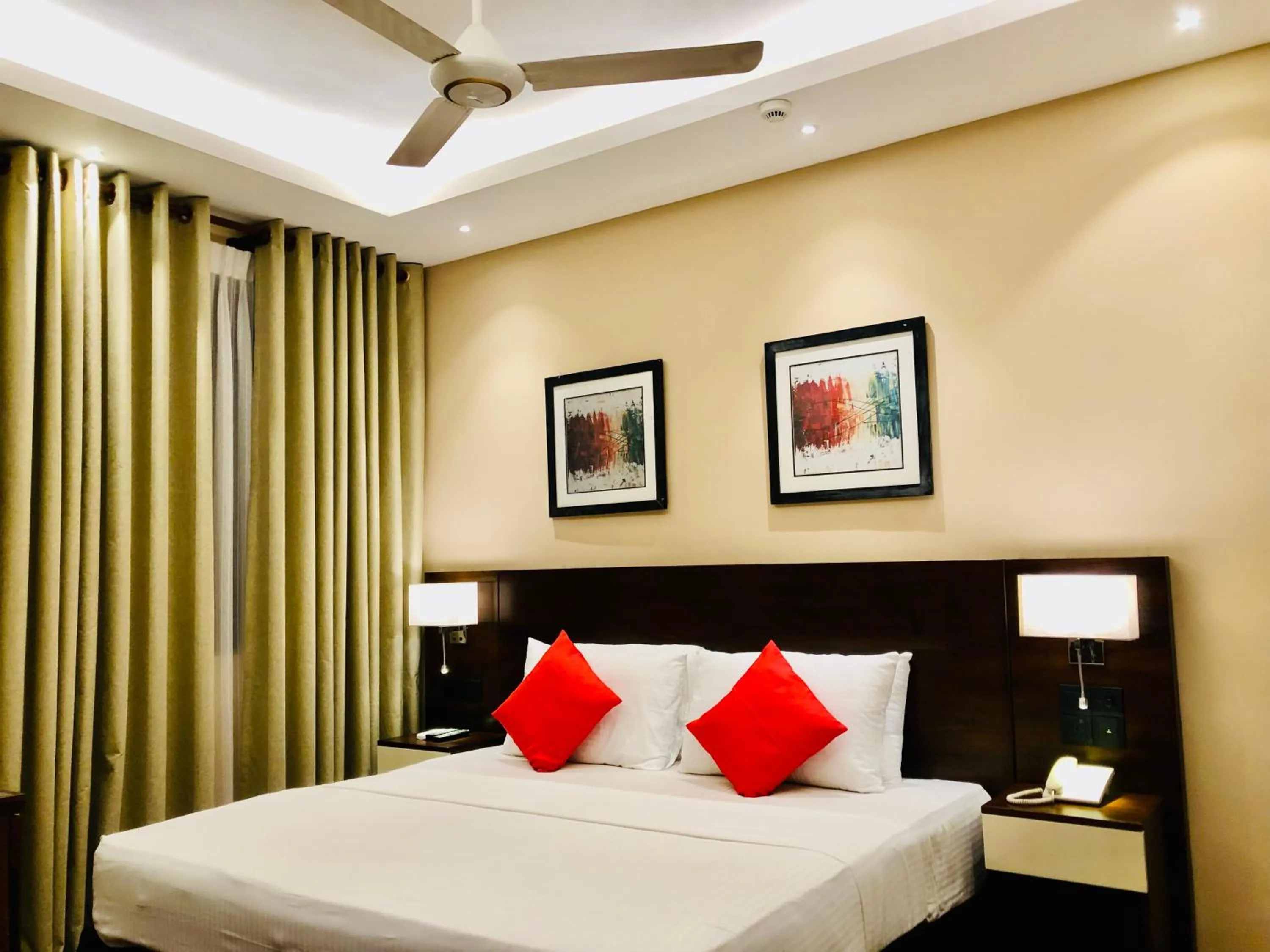 Bed in Tropic Inn - Mount Lavinia