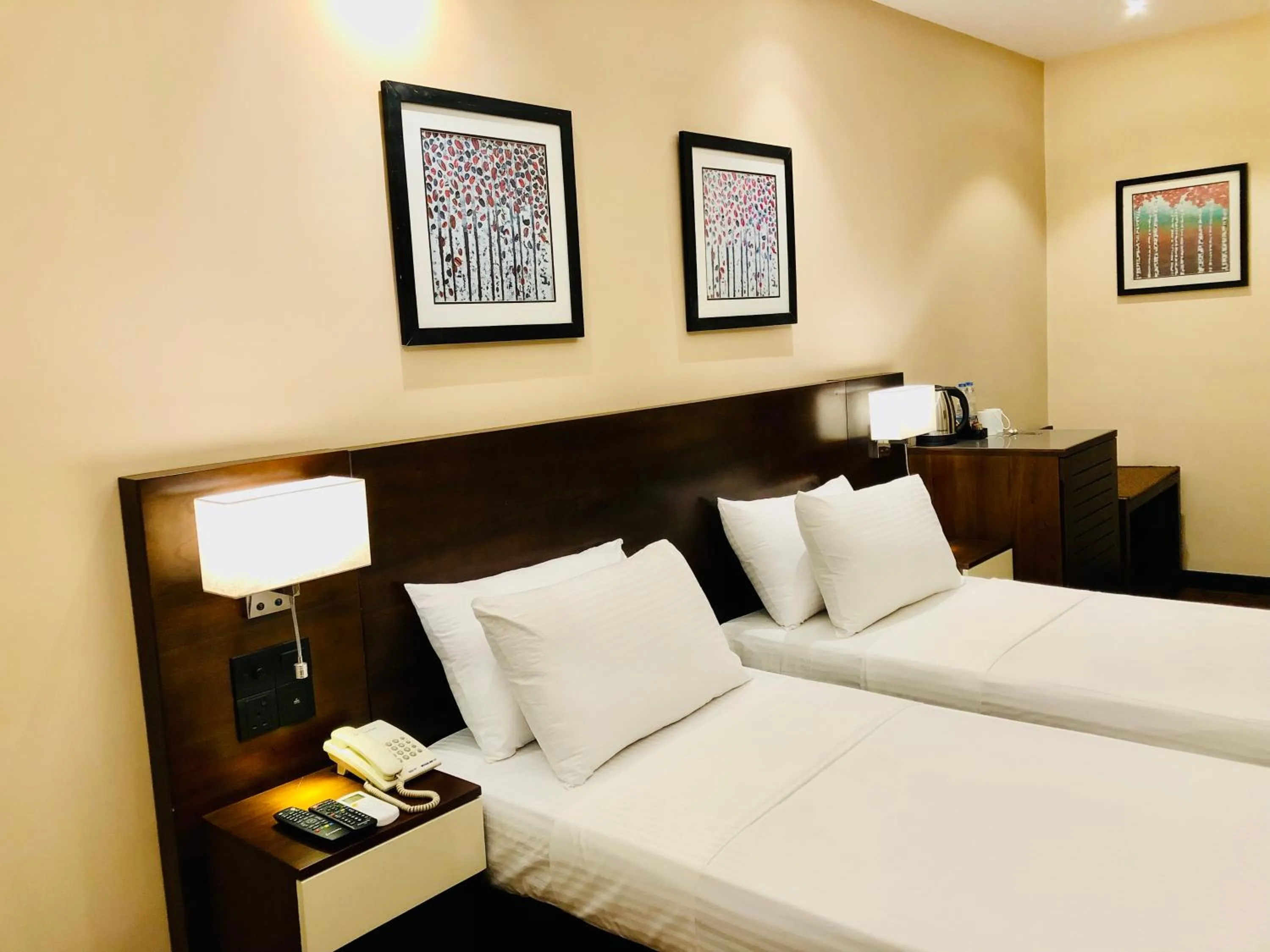 Bed in Tropic Inn - Mount Lavinia