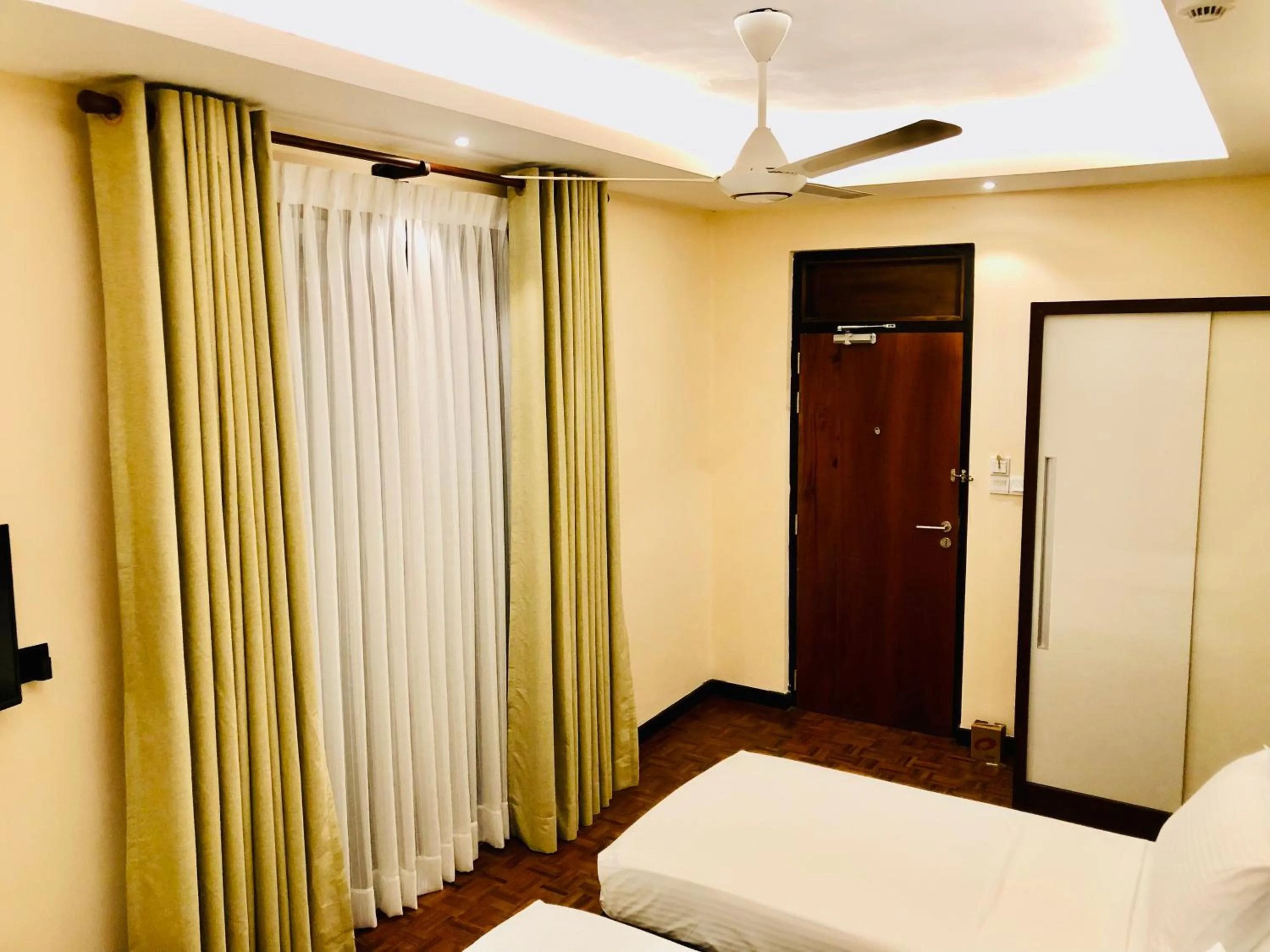 Bed in Tropic Inn - Mount Lavinia