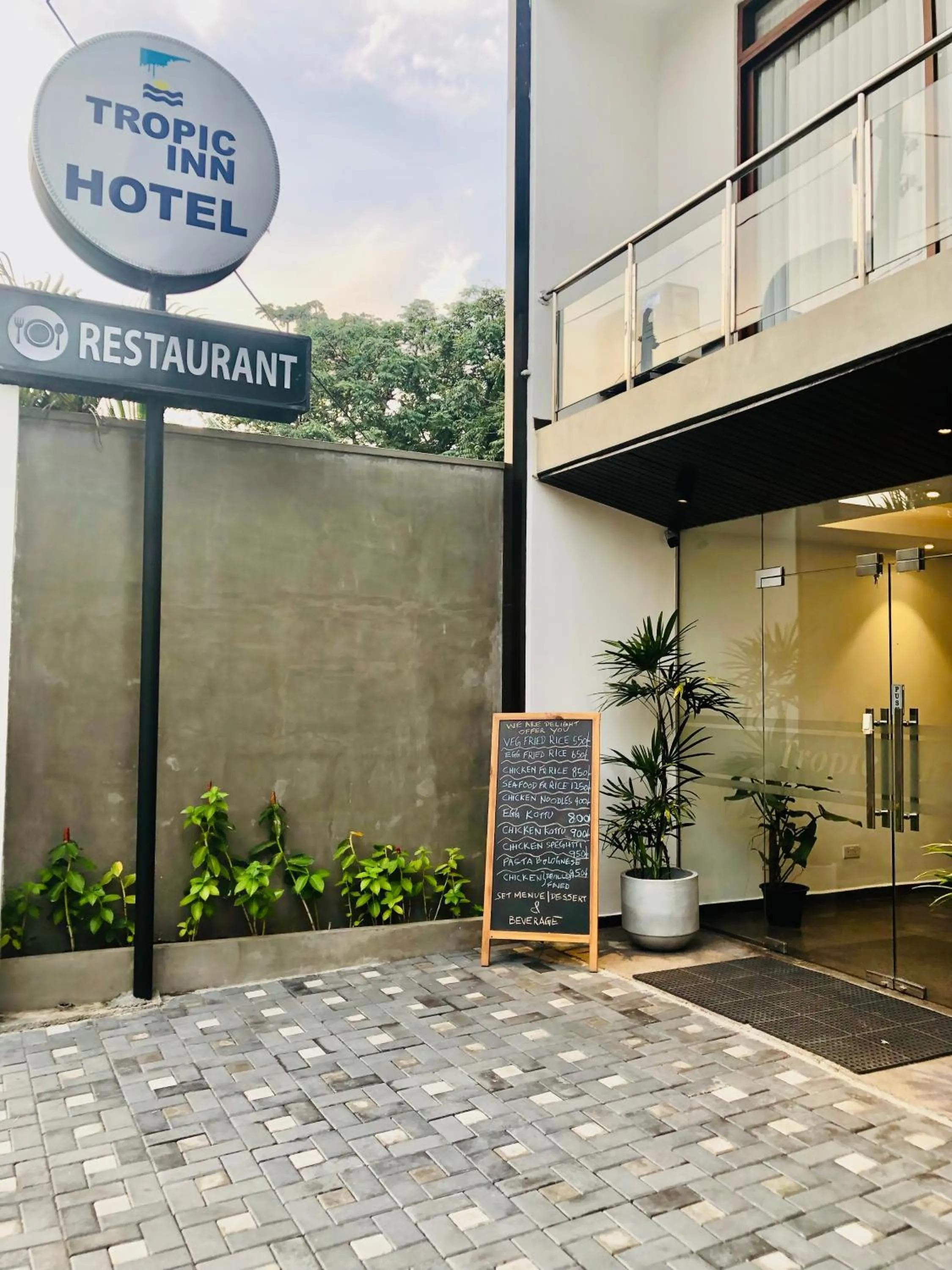 Property building in Tropic Inn - Mount Lavinia