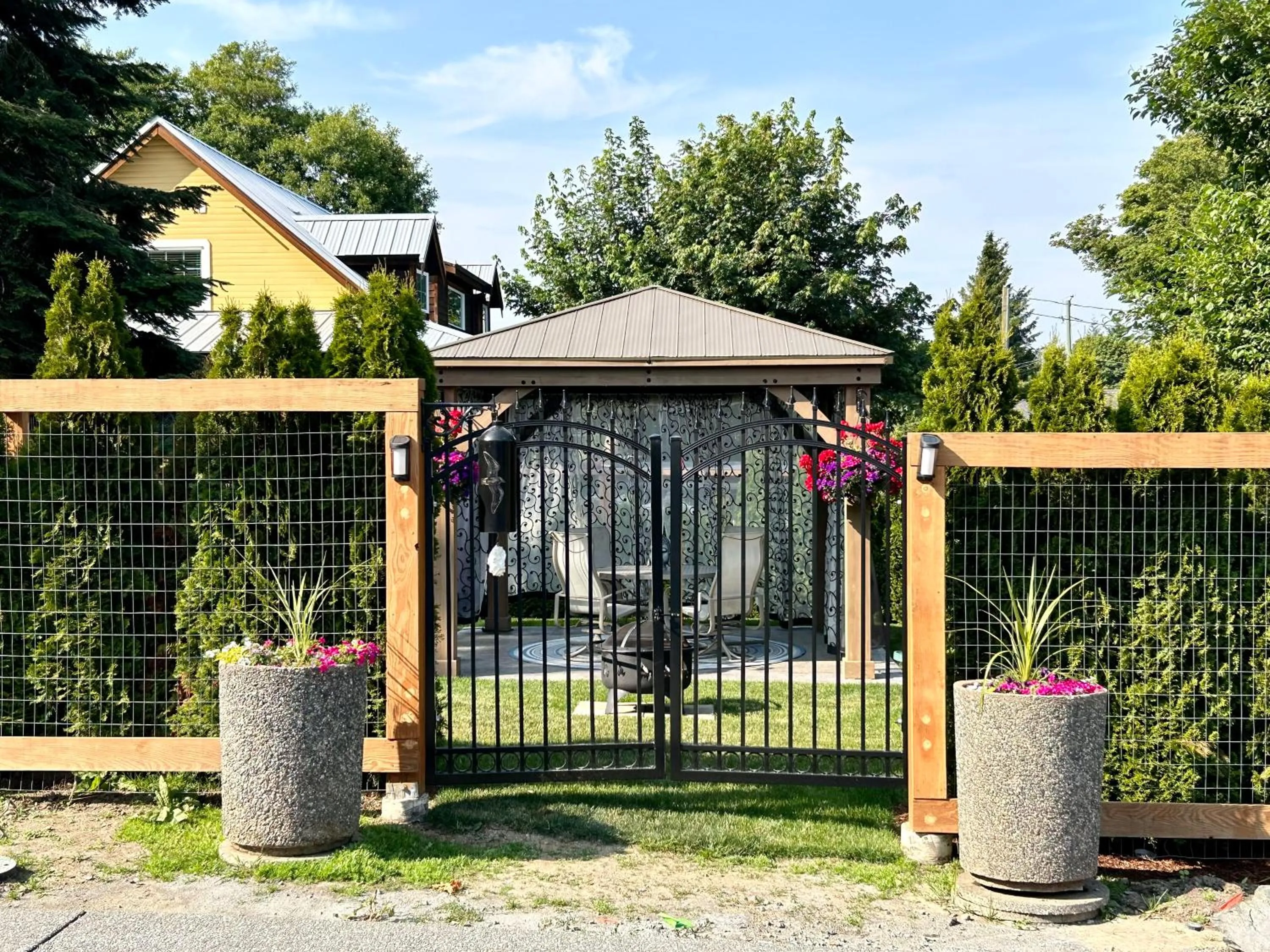 Property building in Seagull Studio Vacation Suite