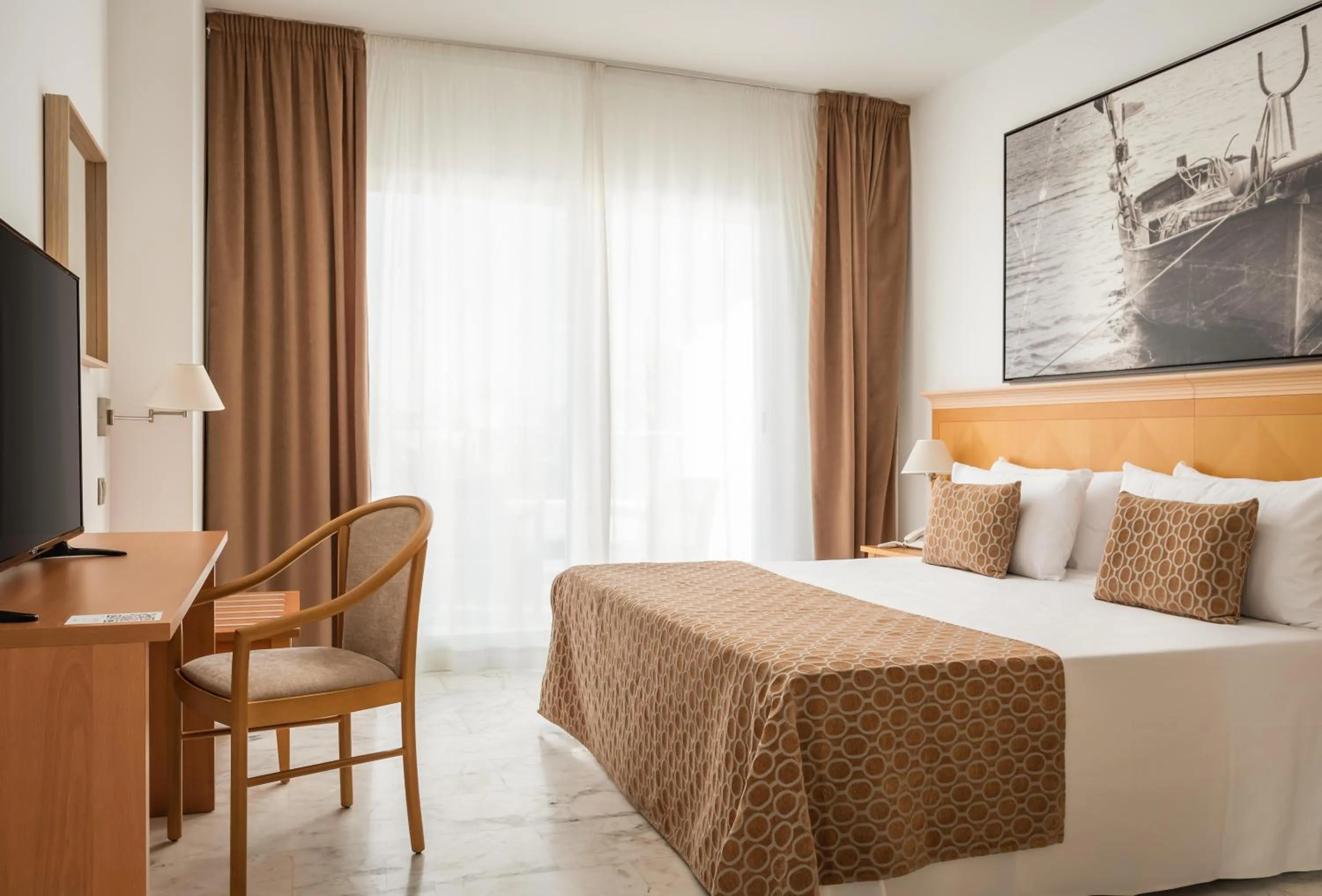 Photo of the whole room, Bed in ALEGRIA Costa Ballena Aquafun