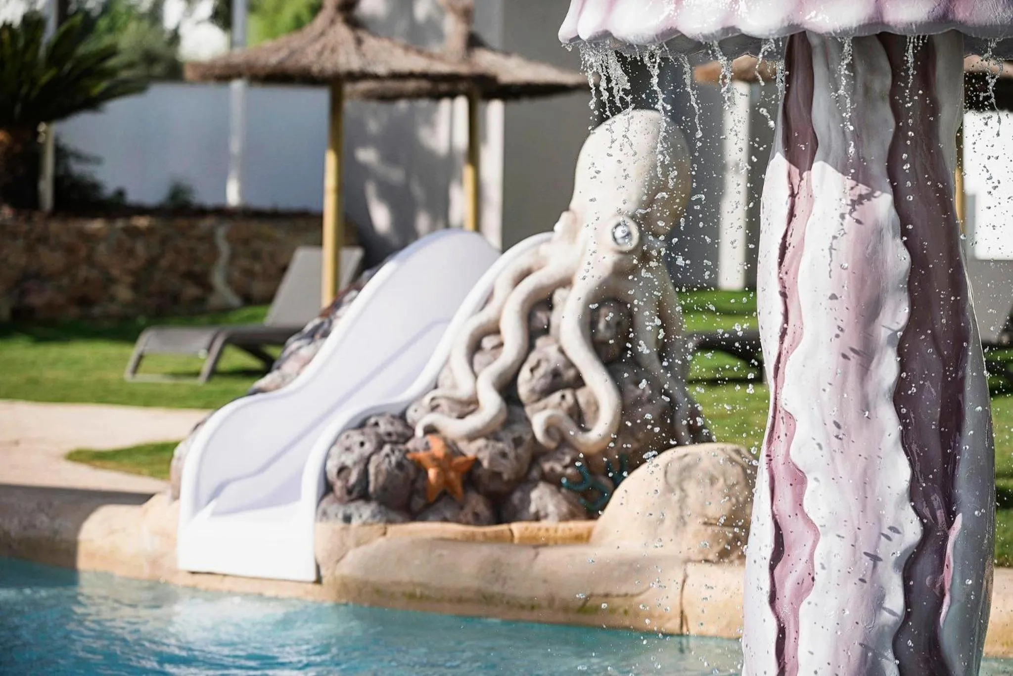 Swimming pool in ALEGRIA Costa Ballena Aquafun