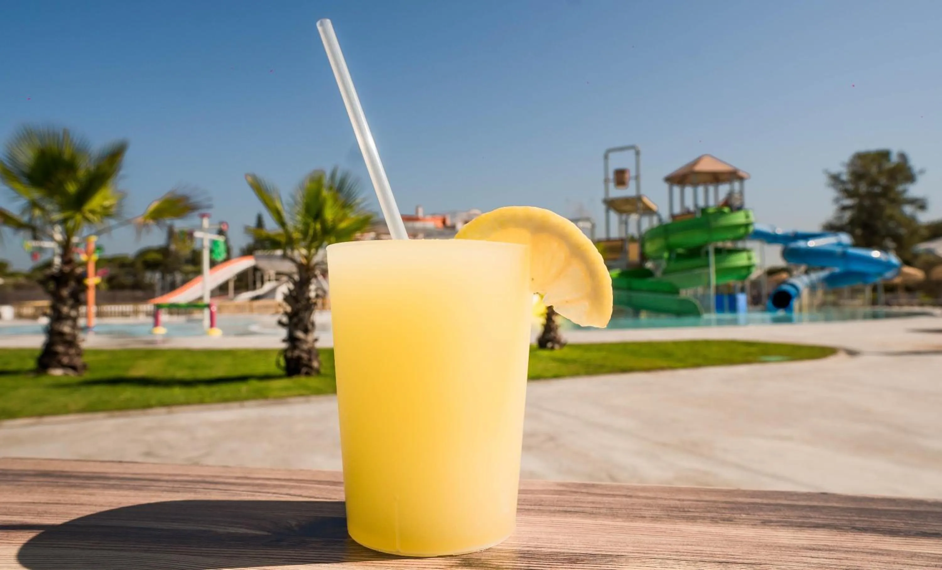 Lounge or bar in ALEGRIA Costa Ballena Aquafun