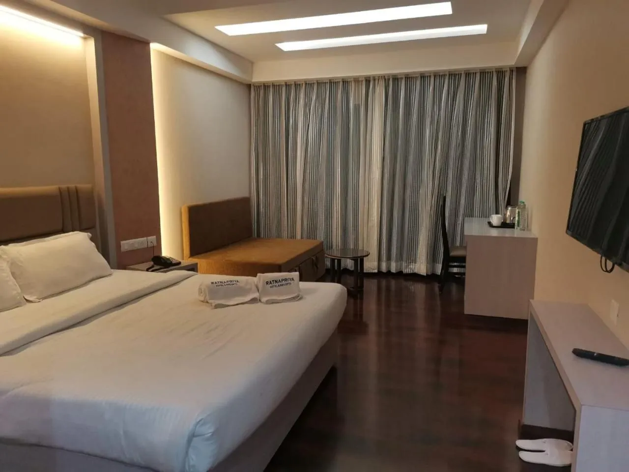 Bedroom, Bed in Ratnapriya hotel and resort