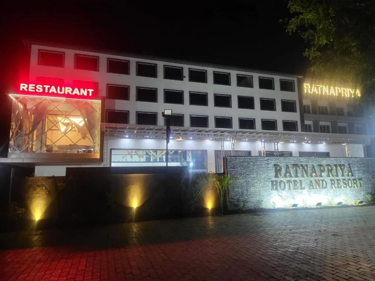 Property building in Ratnapriya hotel and resort