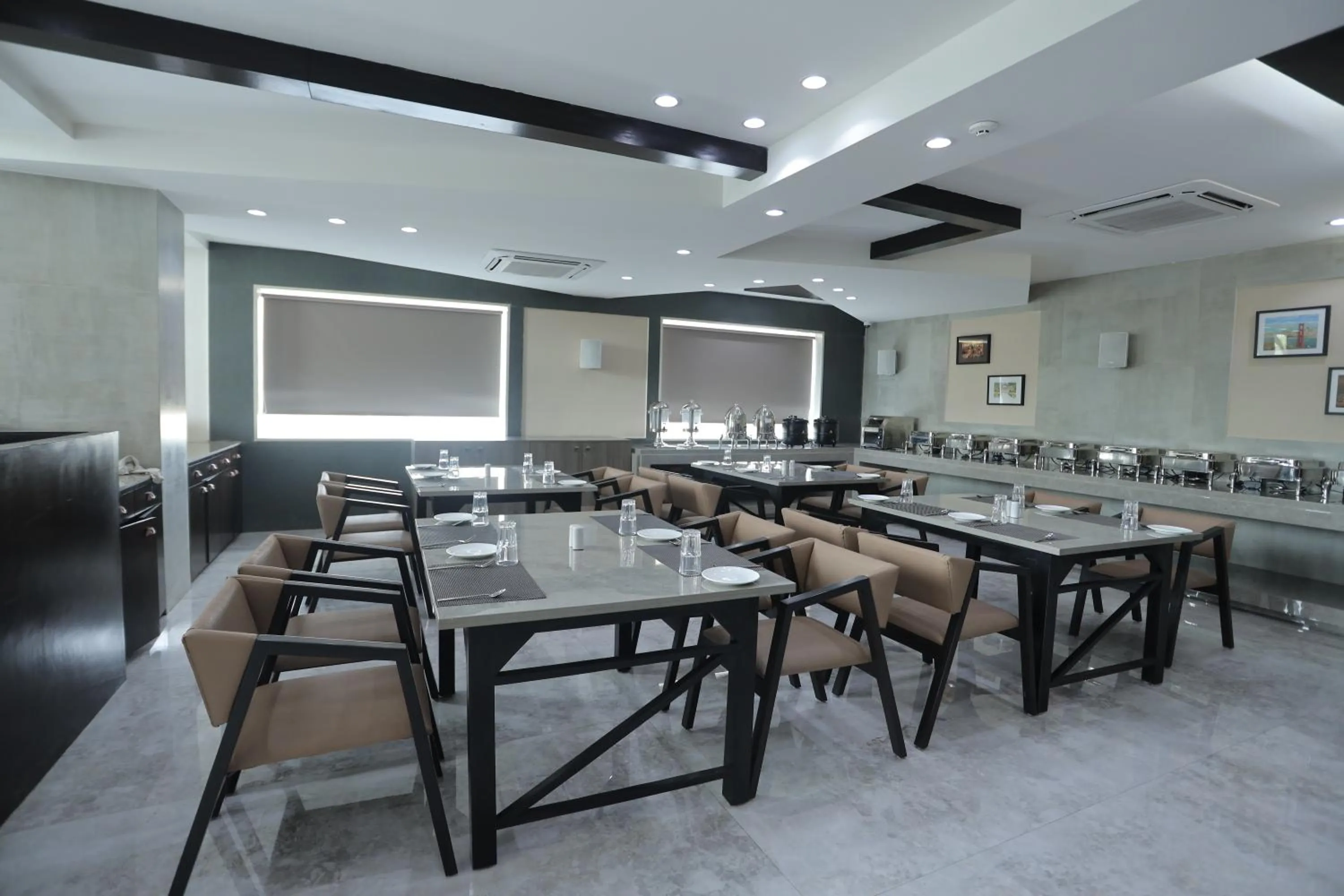 Restaurant/places to eat in Ratnapriya hotel and resort