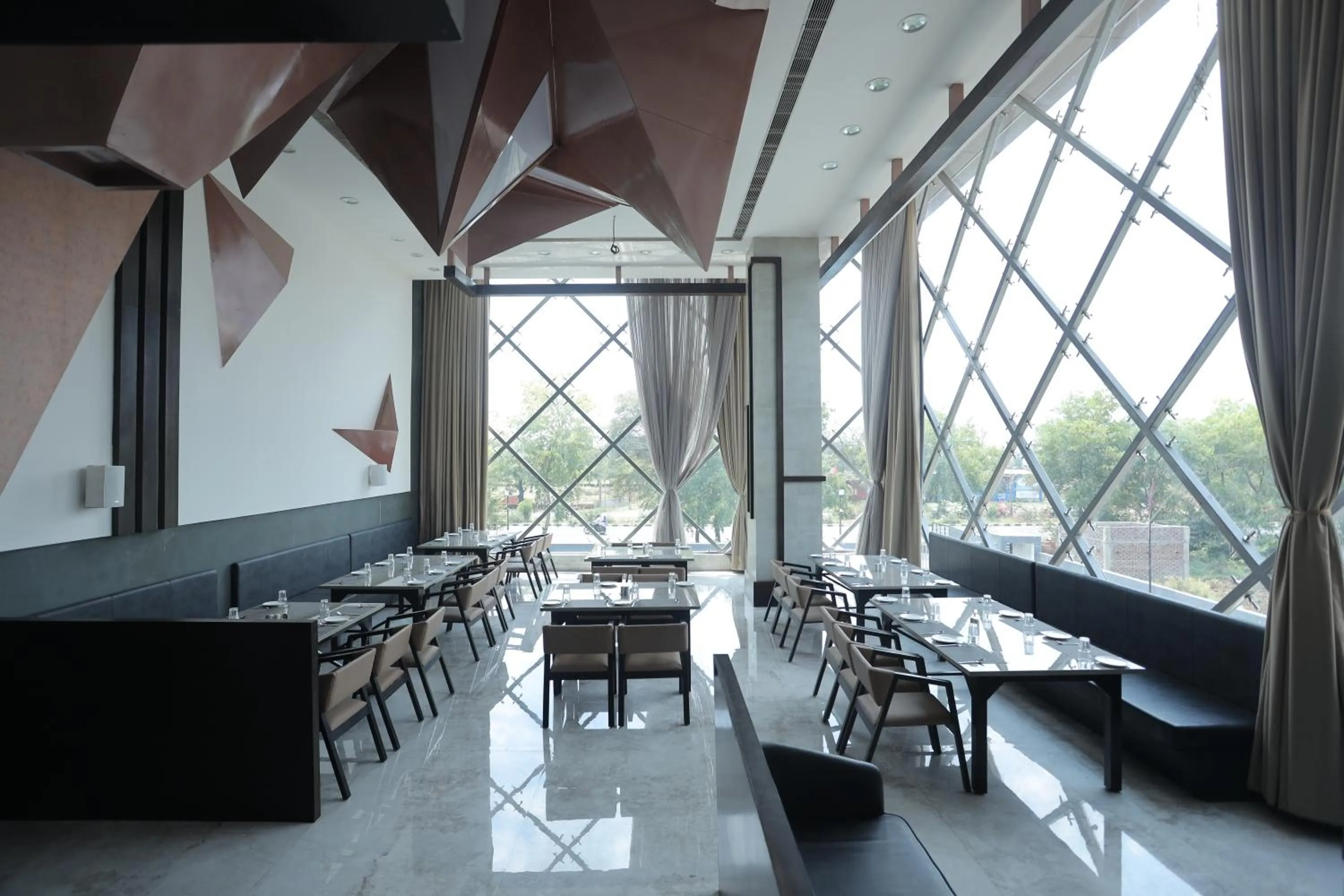 Restaurant/places to eat in Ratnapriya hotel and resort