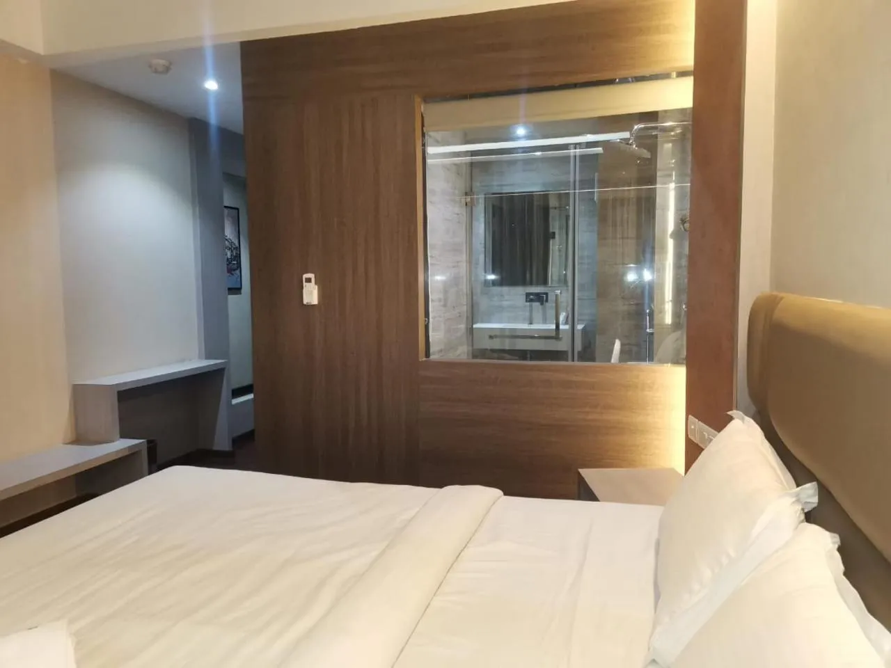 Bed in Ratnapriya hotel and resort