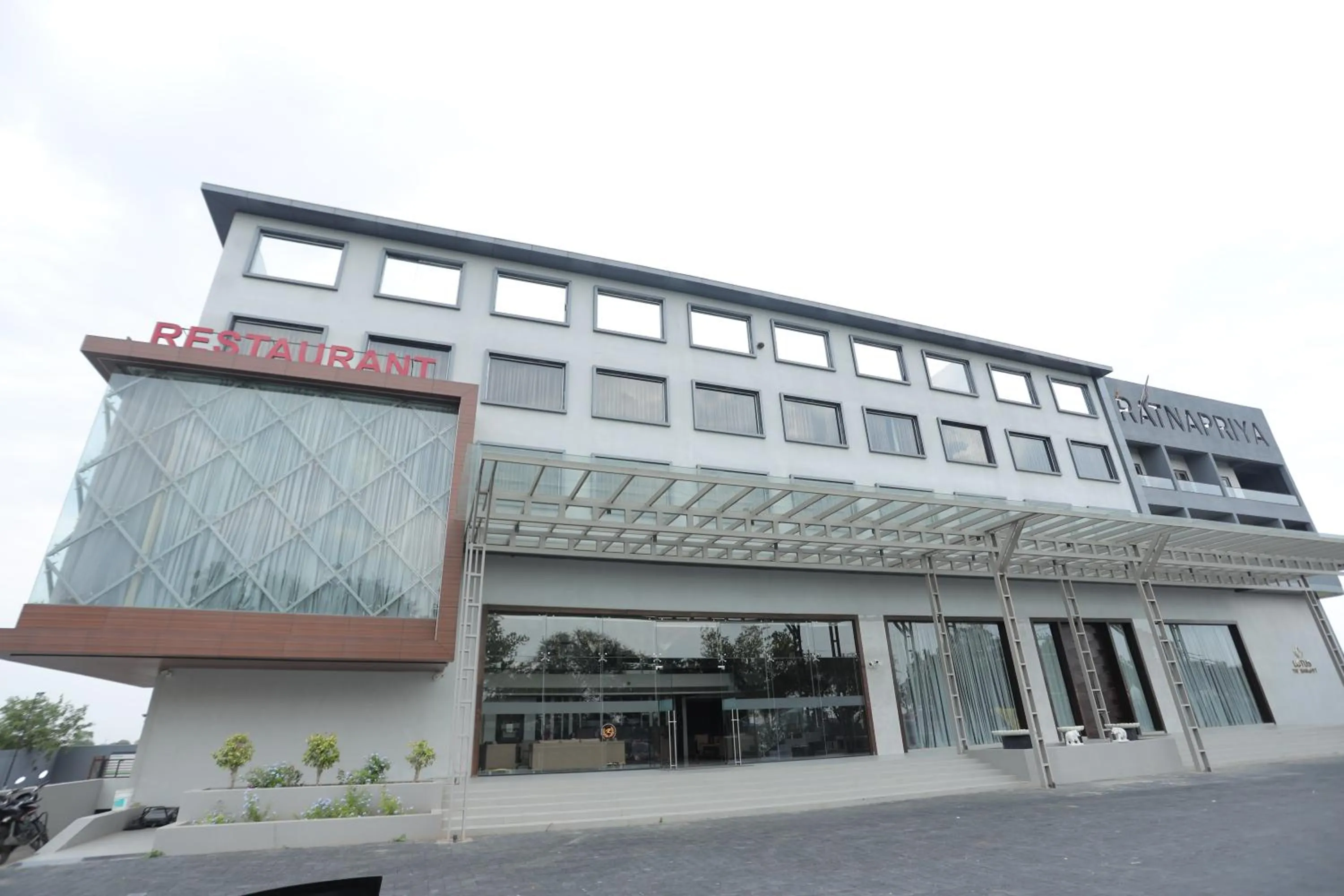 Property building in Ratnapriya hotel and resort