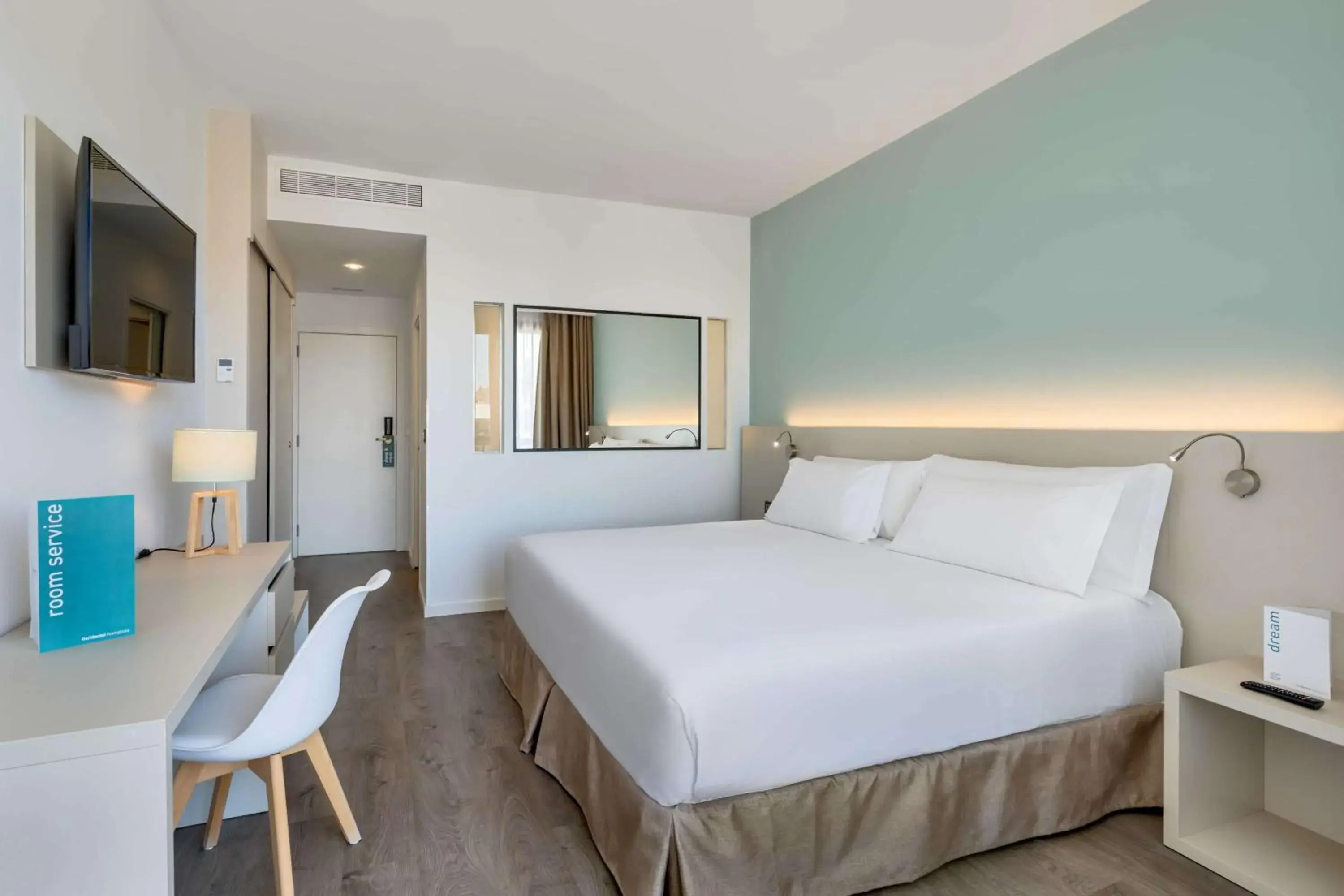Superior Double or Twin Room Terrace with Side Sea View in Occidental Fuengirola Superior Double or Twin Room Terrace with Side Sea View in Occidental Fuengirola