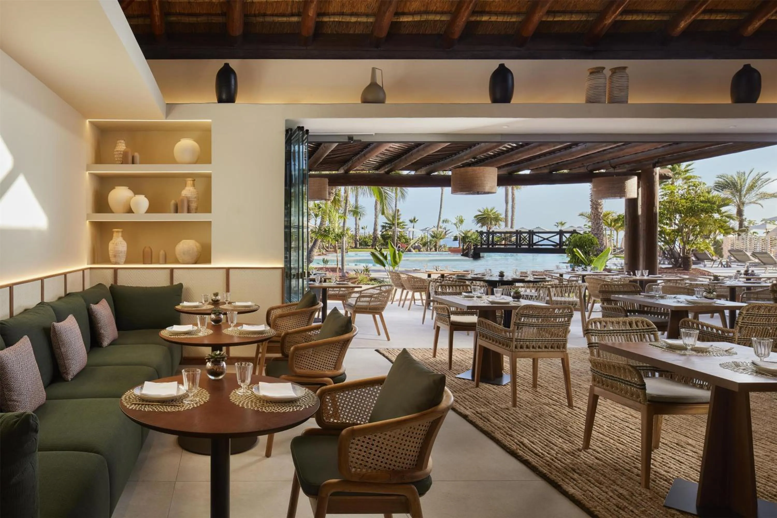 Lounge or bar in Tivoli La Caleta Resort