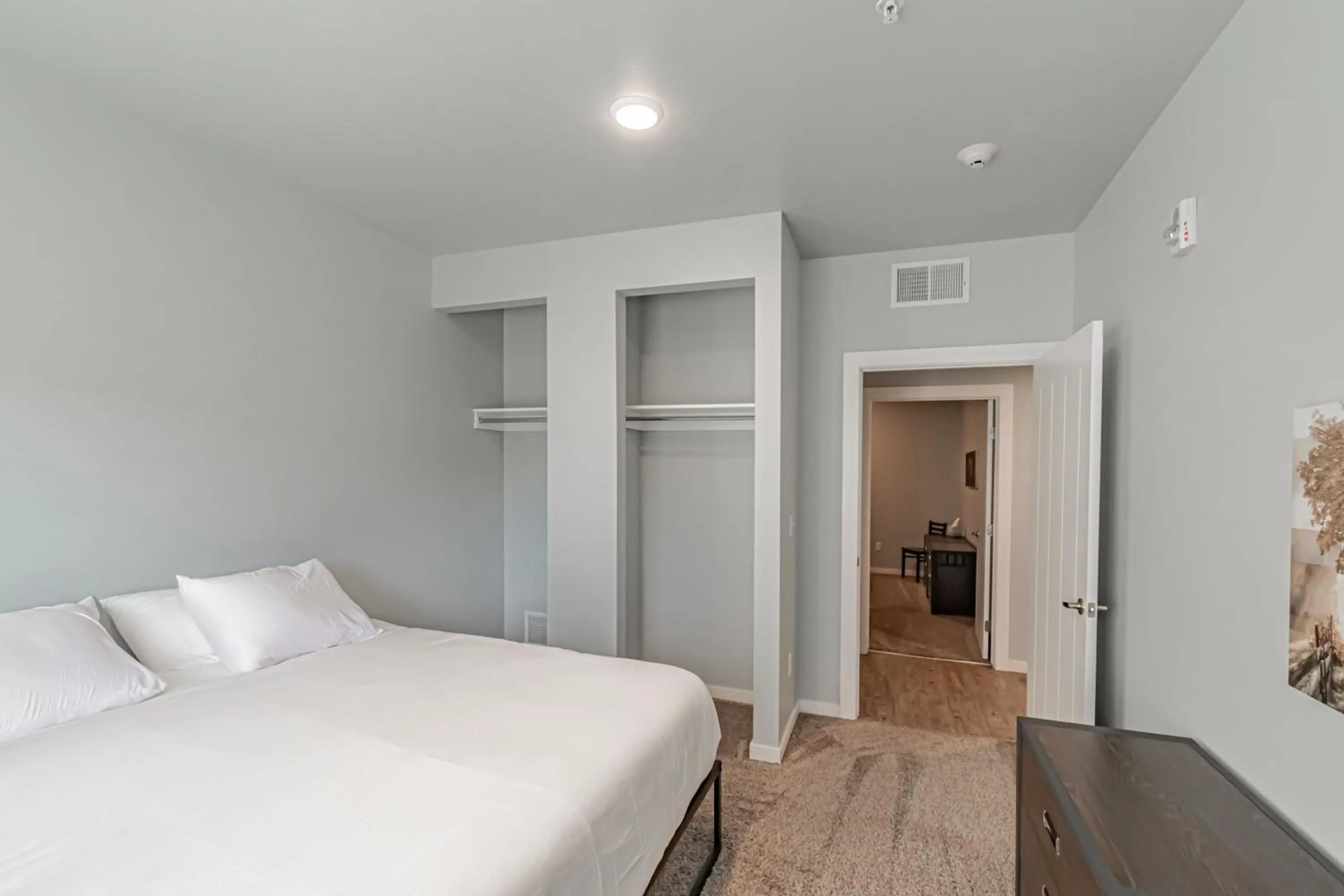 Bed in Bringham's Mill Apartments Perfect for Groups Full Kitchen Gym and Free Parking