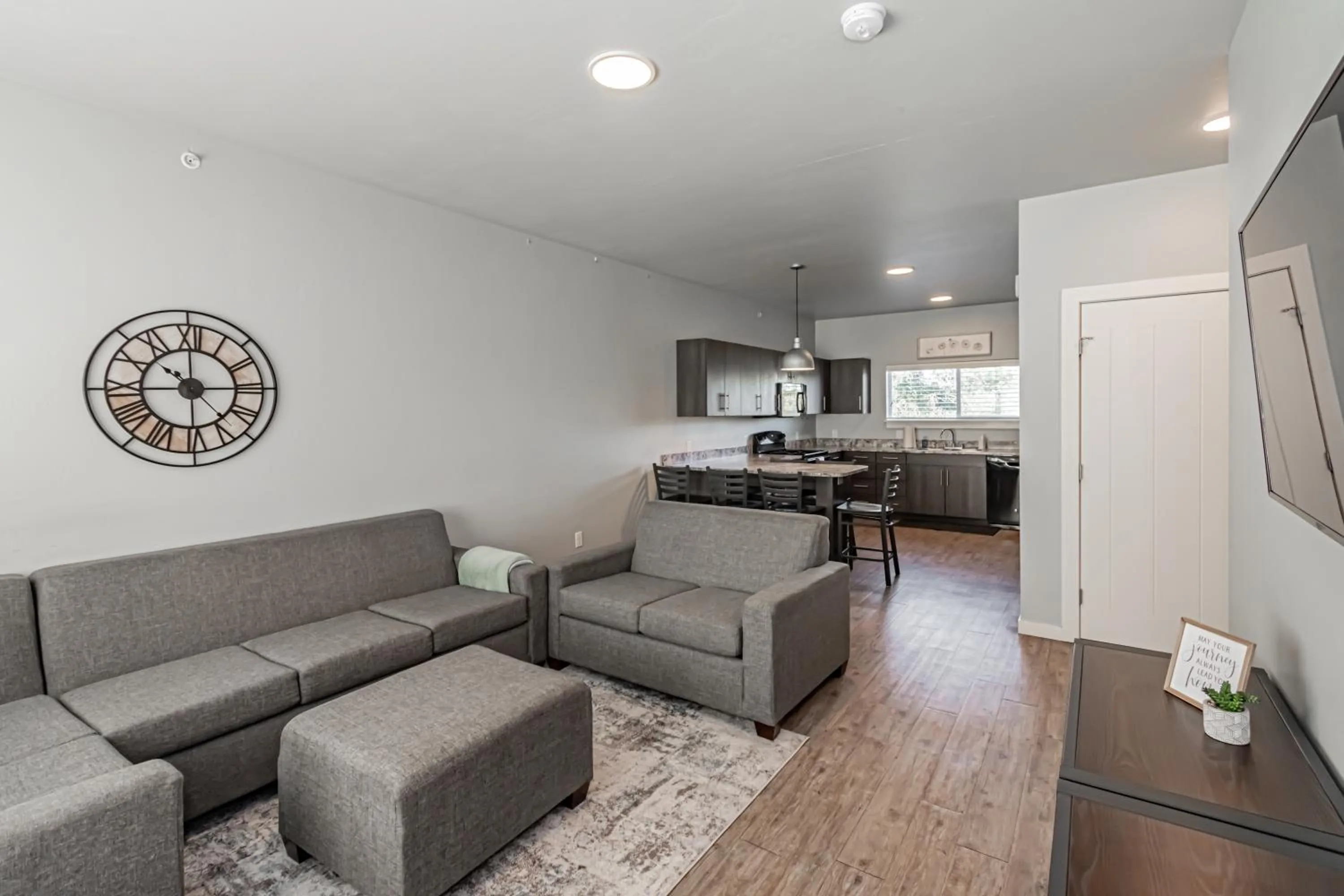 Living room in Bringham's Mill Apartments Perfect for Groups Full Kitchen Gym and Free Parking