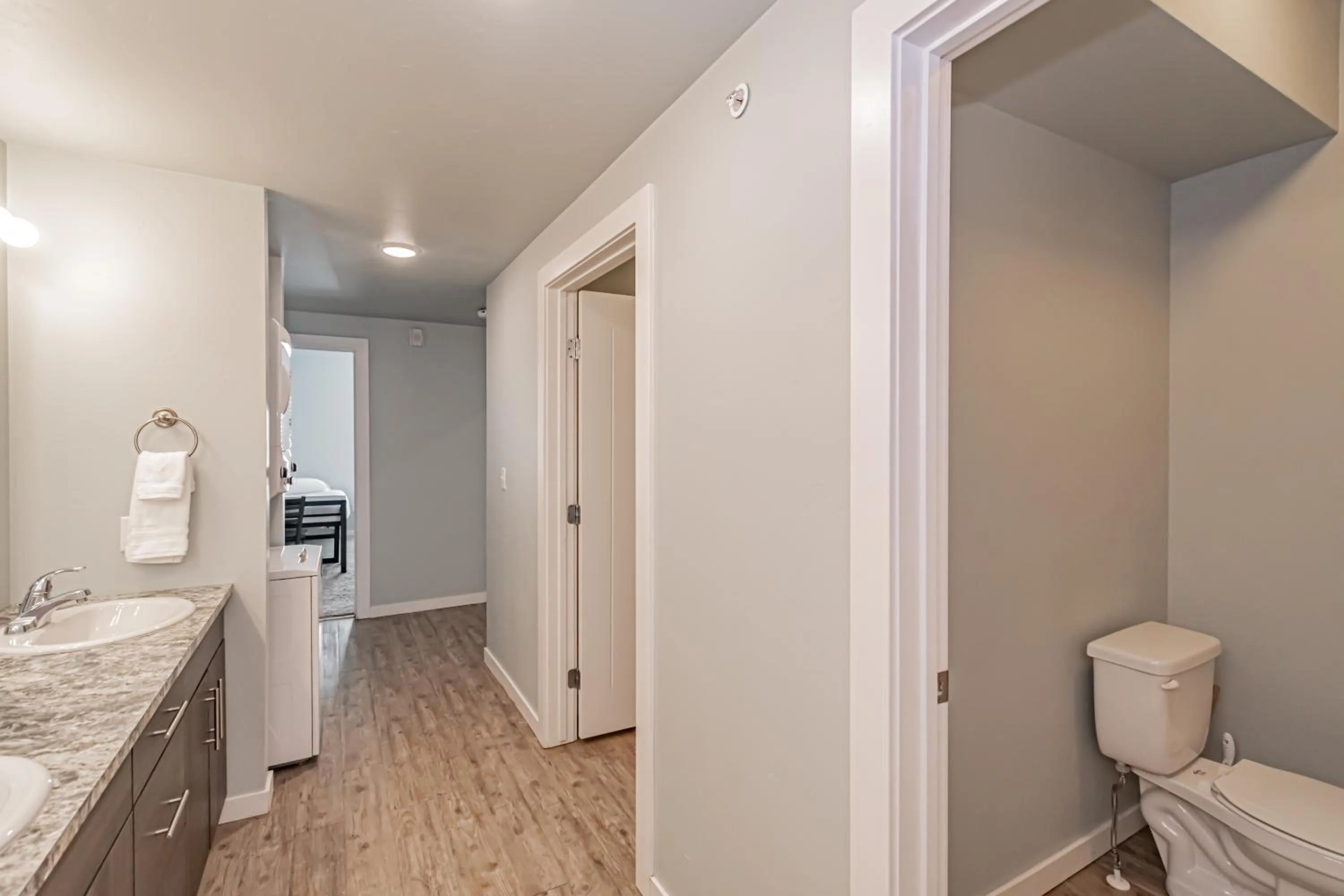 Toilet in Bringham's Mill Apartments Perfect for Groups Full Kitchen Gym and Free Parking