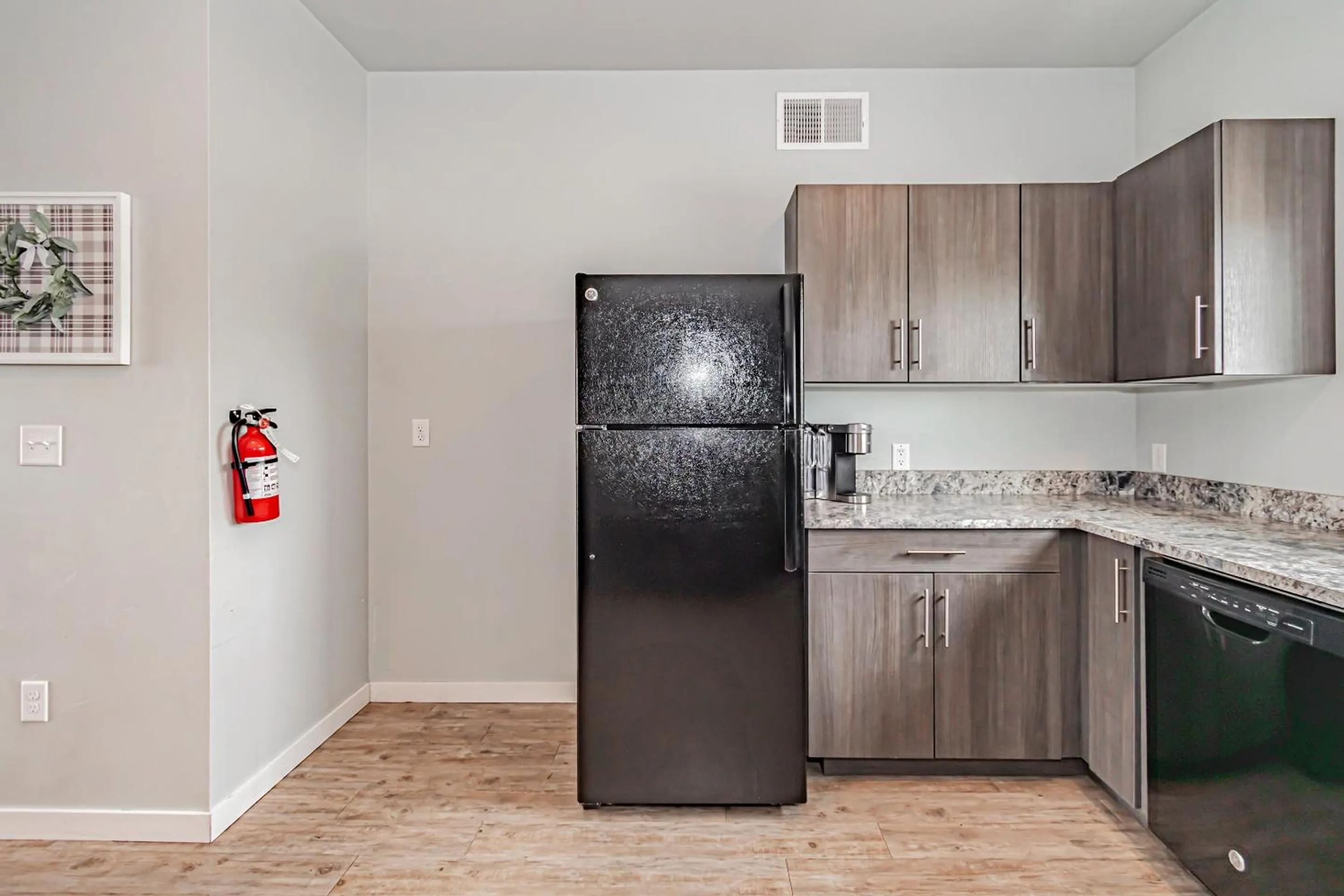 Kitchen or kitchenette in Bringham's Mill Apartments Perfect for Groups Full Kitchen Gym and Free Parking