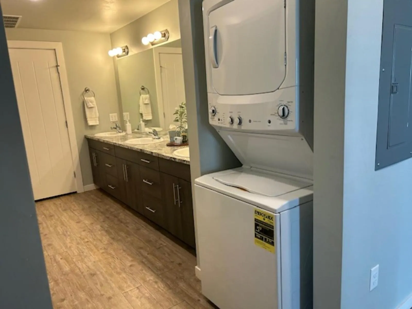 Bathroom in Bringham's Mill Apartments Perfect for Groups Full Kitchen Gym and Free Parking