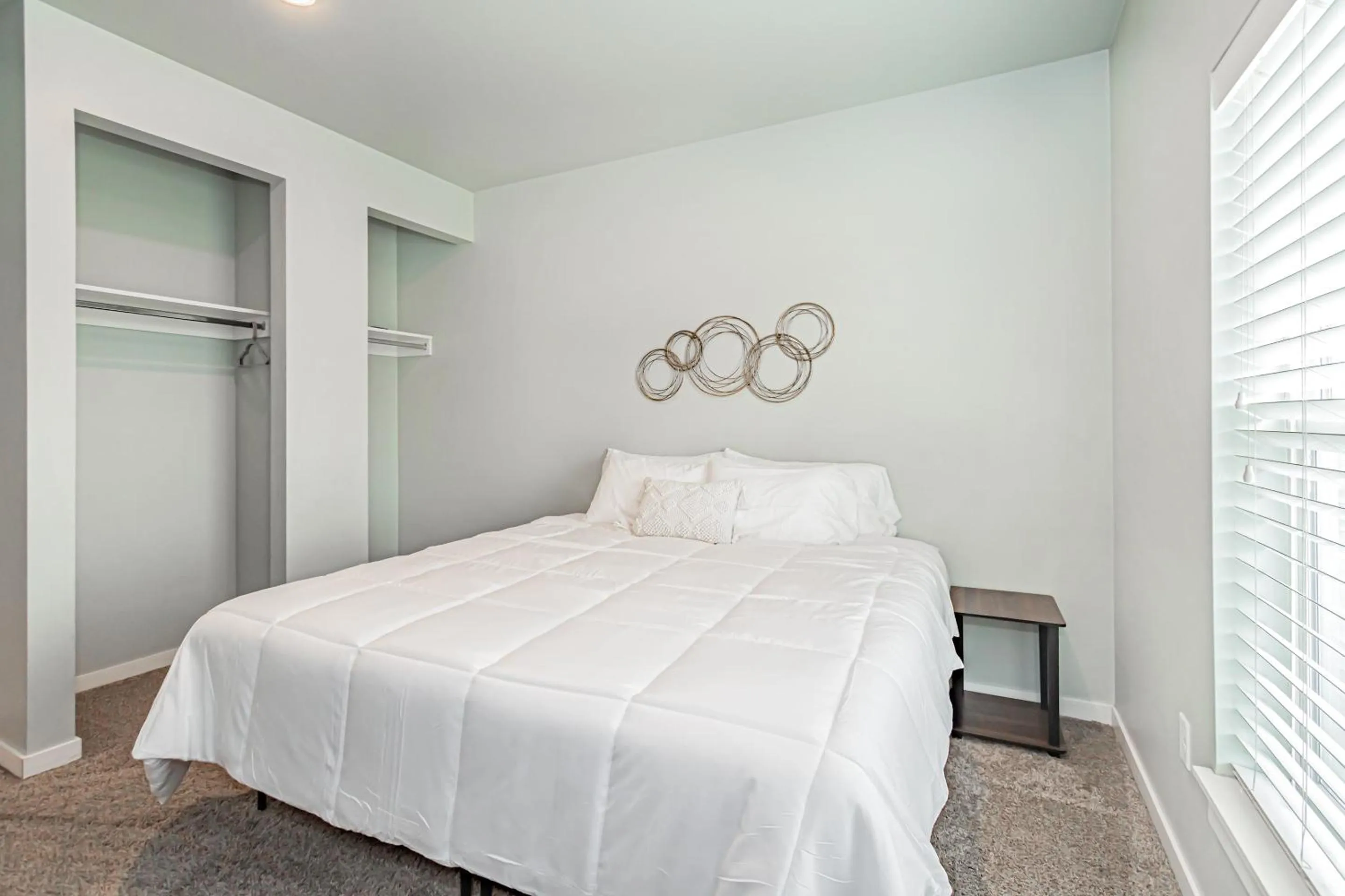 Bedroom, Bed in Bringham's Mill Apartments Perfect for Groups Full Kitchen Gym and Free Parking