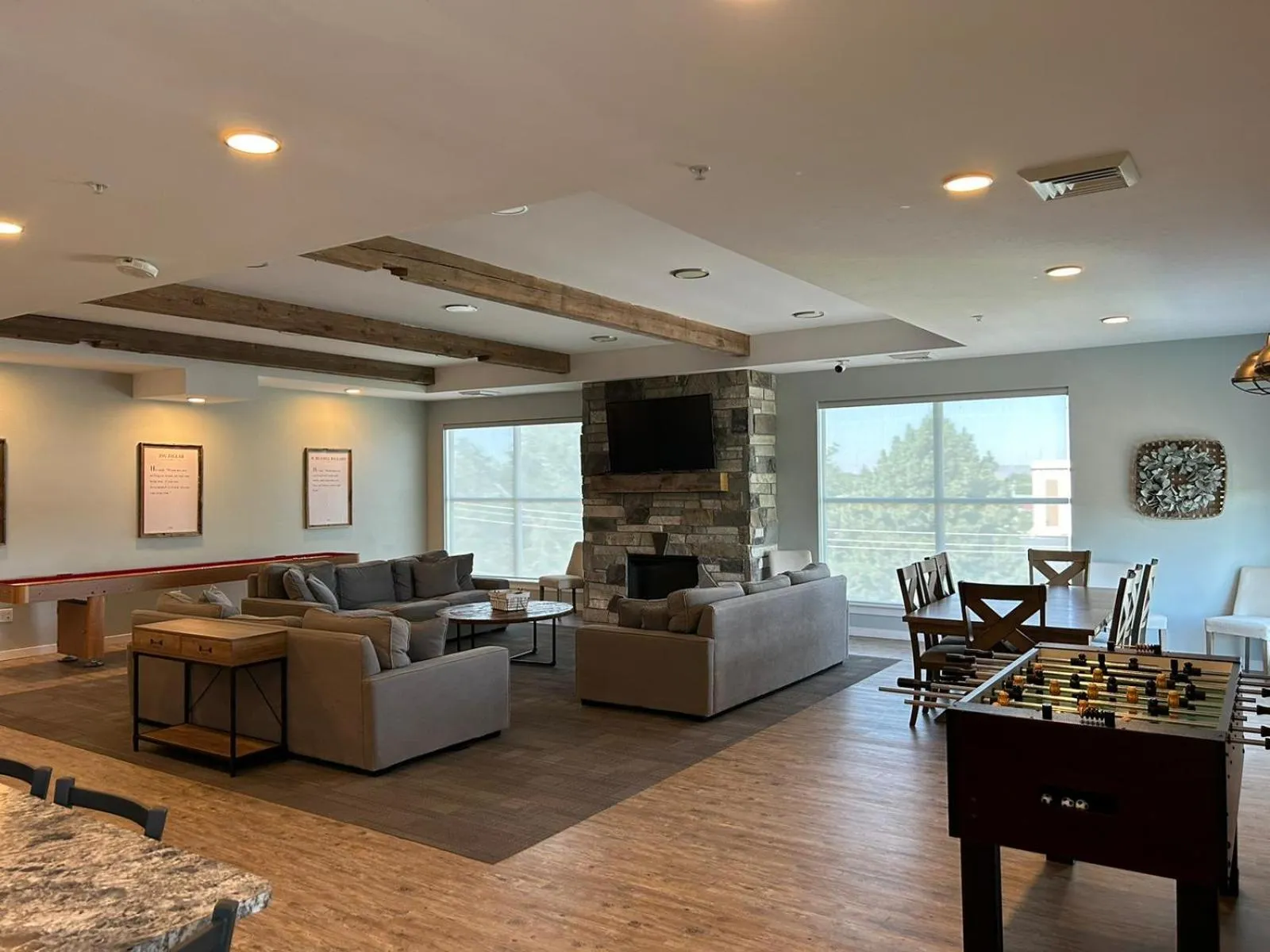 Seating area in Bringham's Mill Apartments Perfect for Groups Full Kitchen Gym and Free Parking