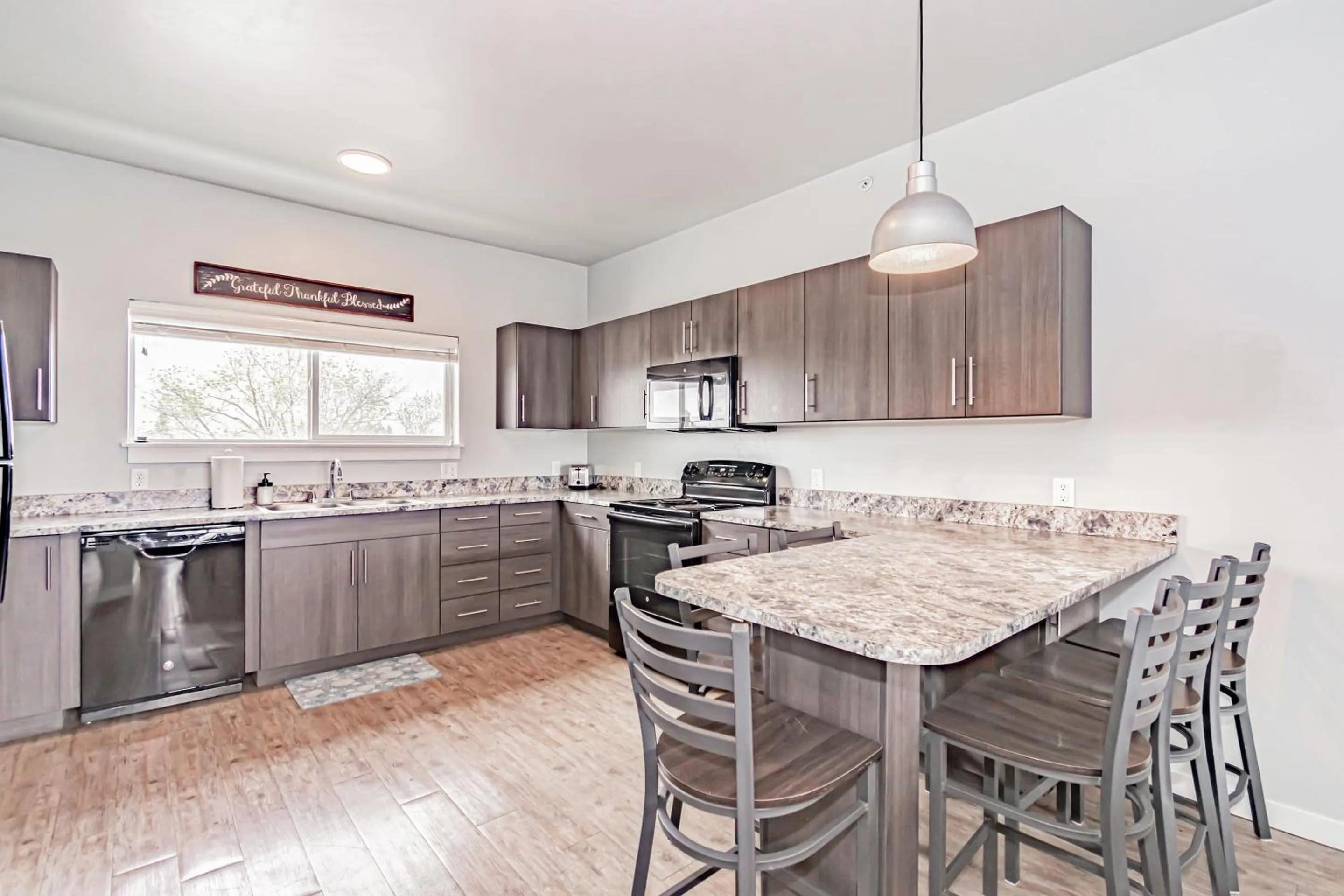 Coffee/tea facilities in Bringham's Mill Apartments Perfect for Groups Full Kitchen Gym and Free Parking