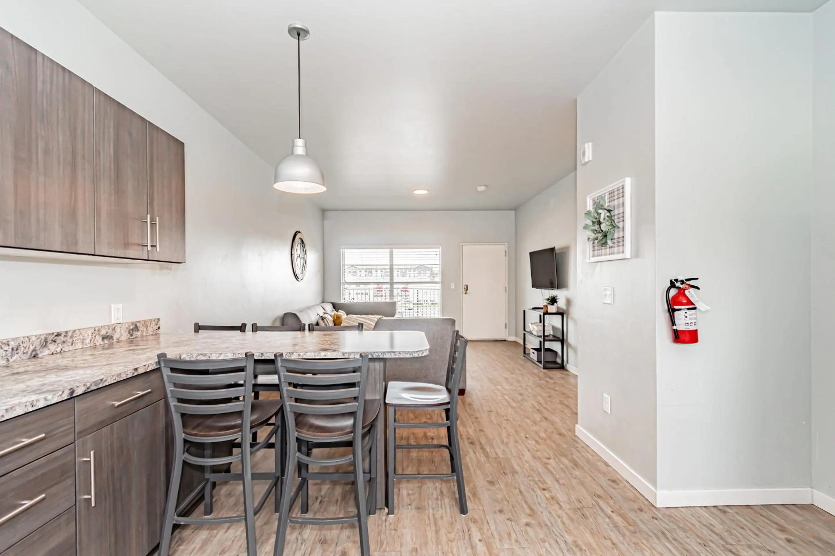 Dining area in Bringham's Mill Apartments Perfect for Groups Full Kitchen Gym and Free Parking