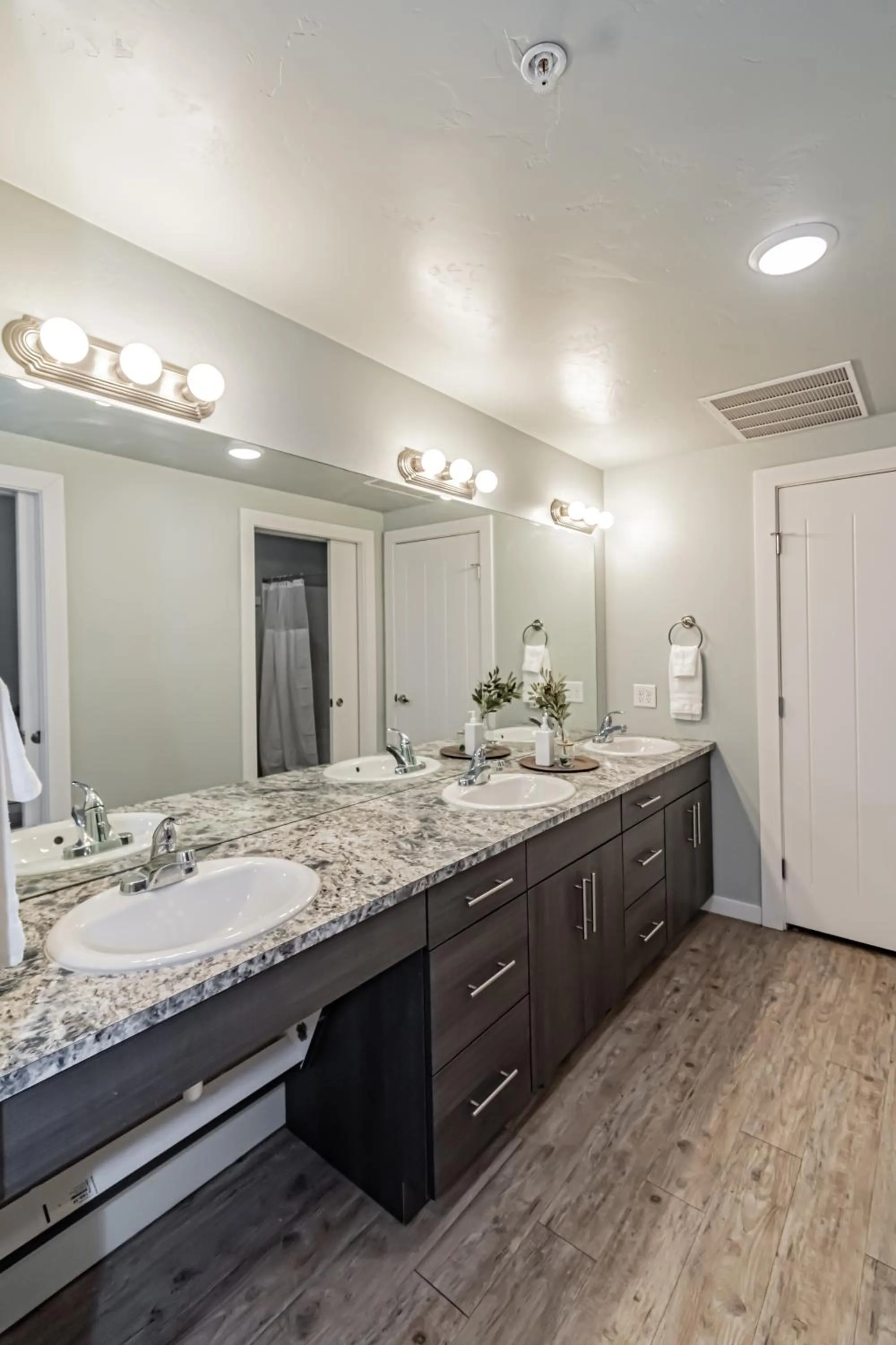 Bathroom in Bringham's Mill Apartments Perfect for Groups Full Kitchen Gym and Free Parking