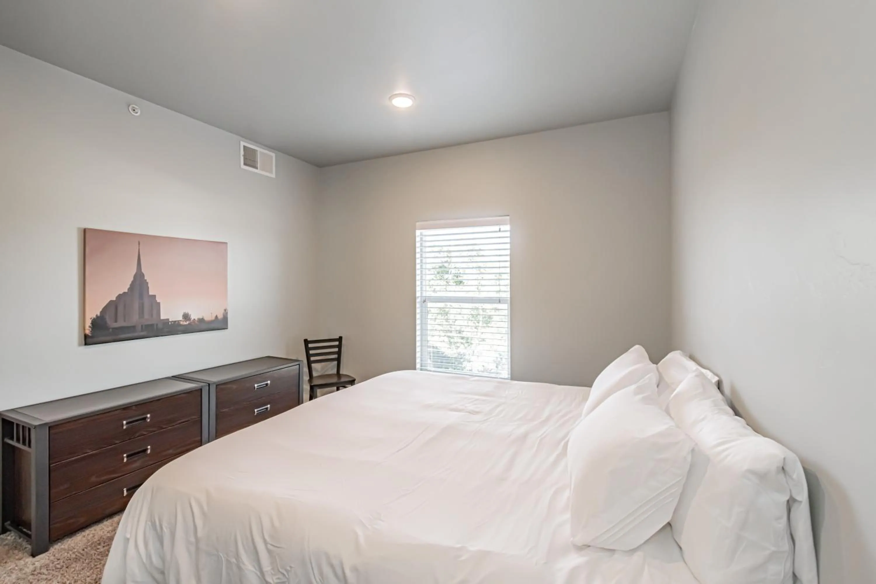 Bedroom, Bed in Bringham's Mill Apartments Perfect for Groups Full Kitchen Gym and Free Parking