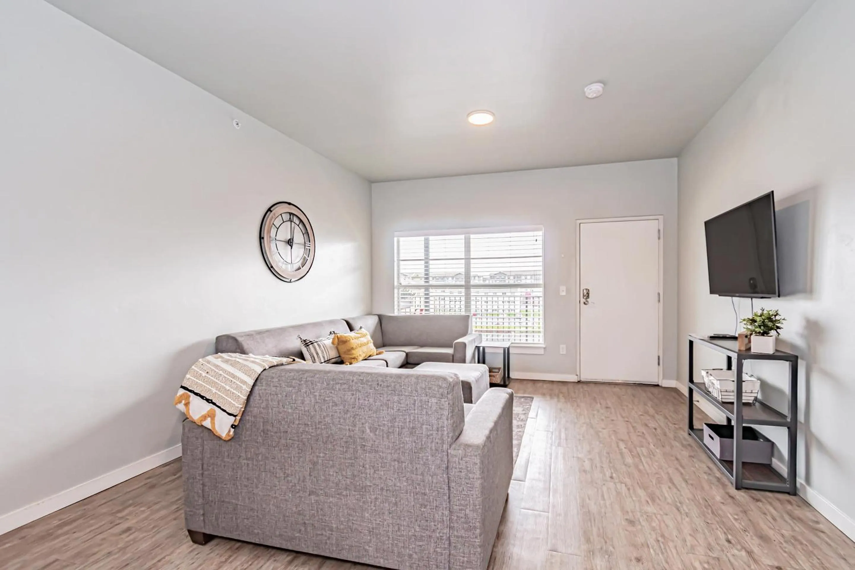 TV and multimedia in Bringham's Mill Apartments Perfect for Groups Full Kitchen Gym and Free Parking